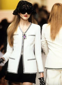 Chanel Vintage S/S 1995 White Ivory Black Tweed 95P Jacket Skirt Suit