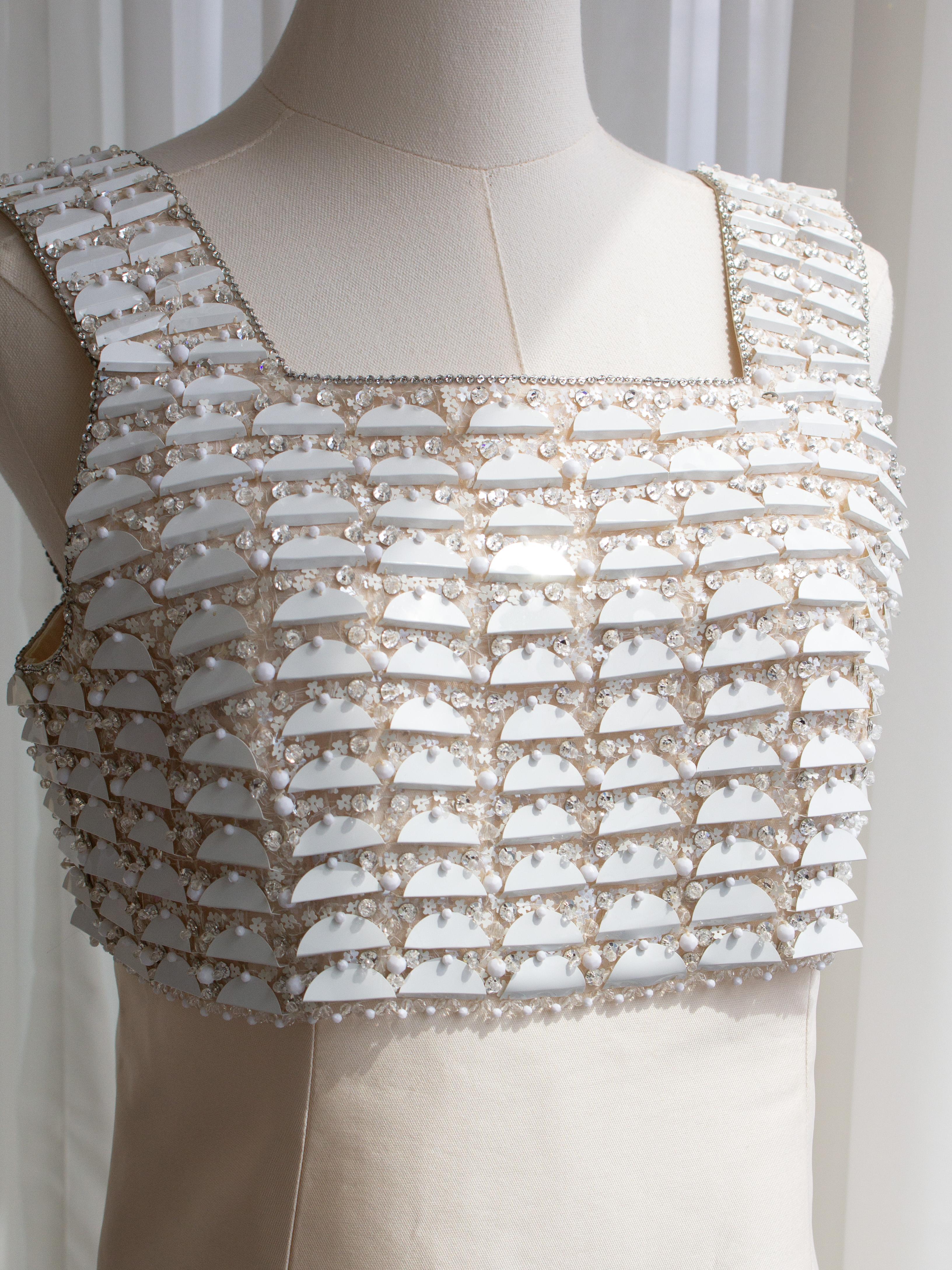 Chanel Vintage S/S 1996 Braut Verschönertes Weißes Shantung Seide 96P Minikleid im Angebot 1