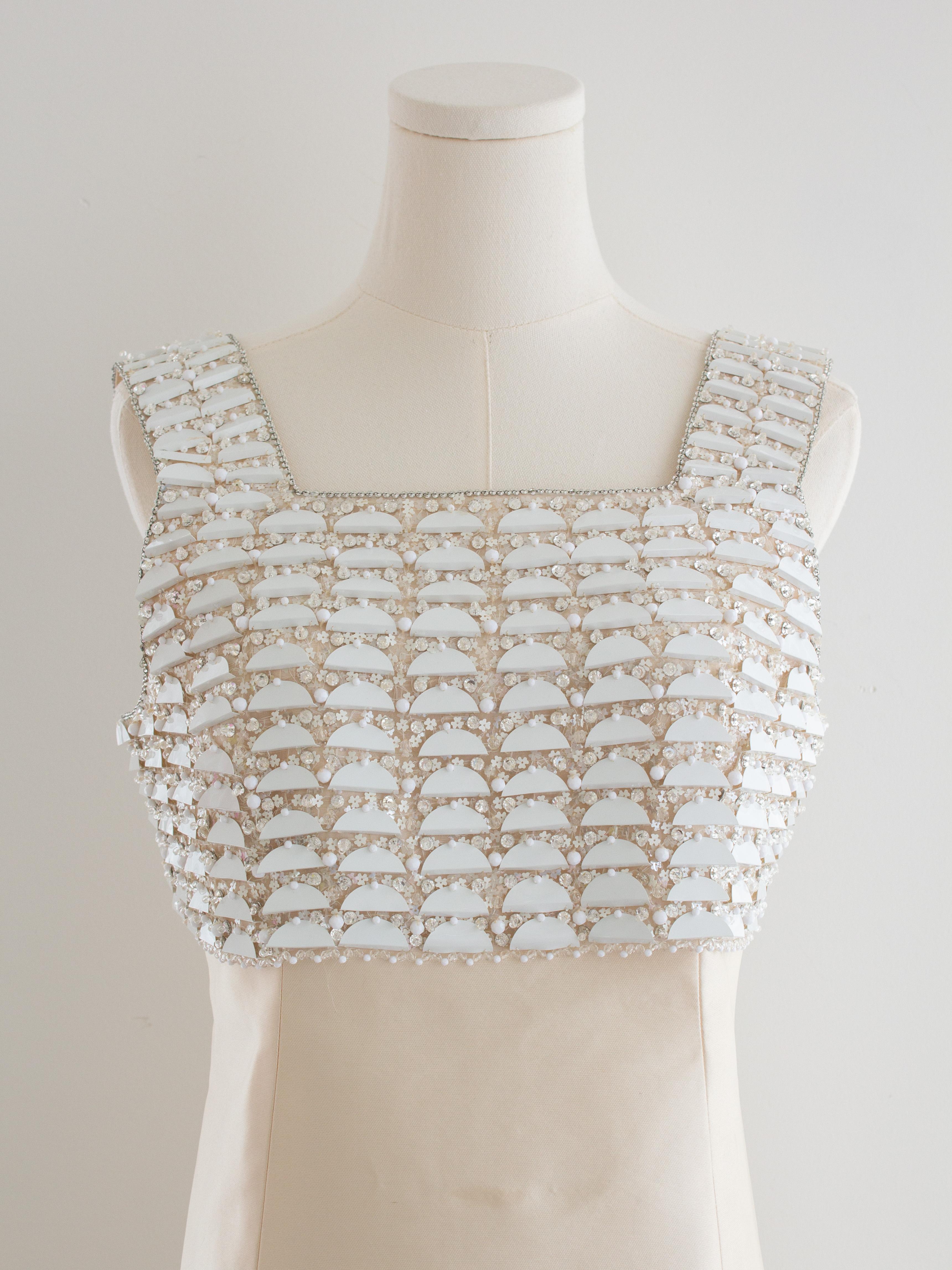 Chanel Vintage S/S 1996 Braut Verschönertes Weißes Shantung Seide 96P Minikleid im Angebot 3