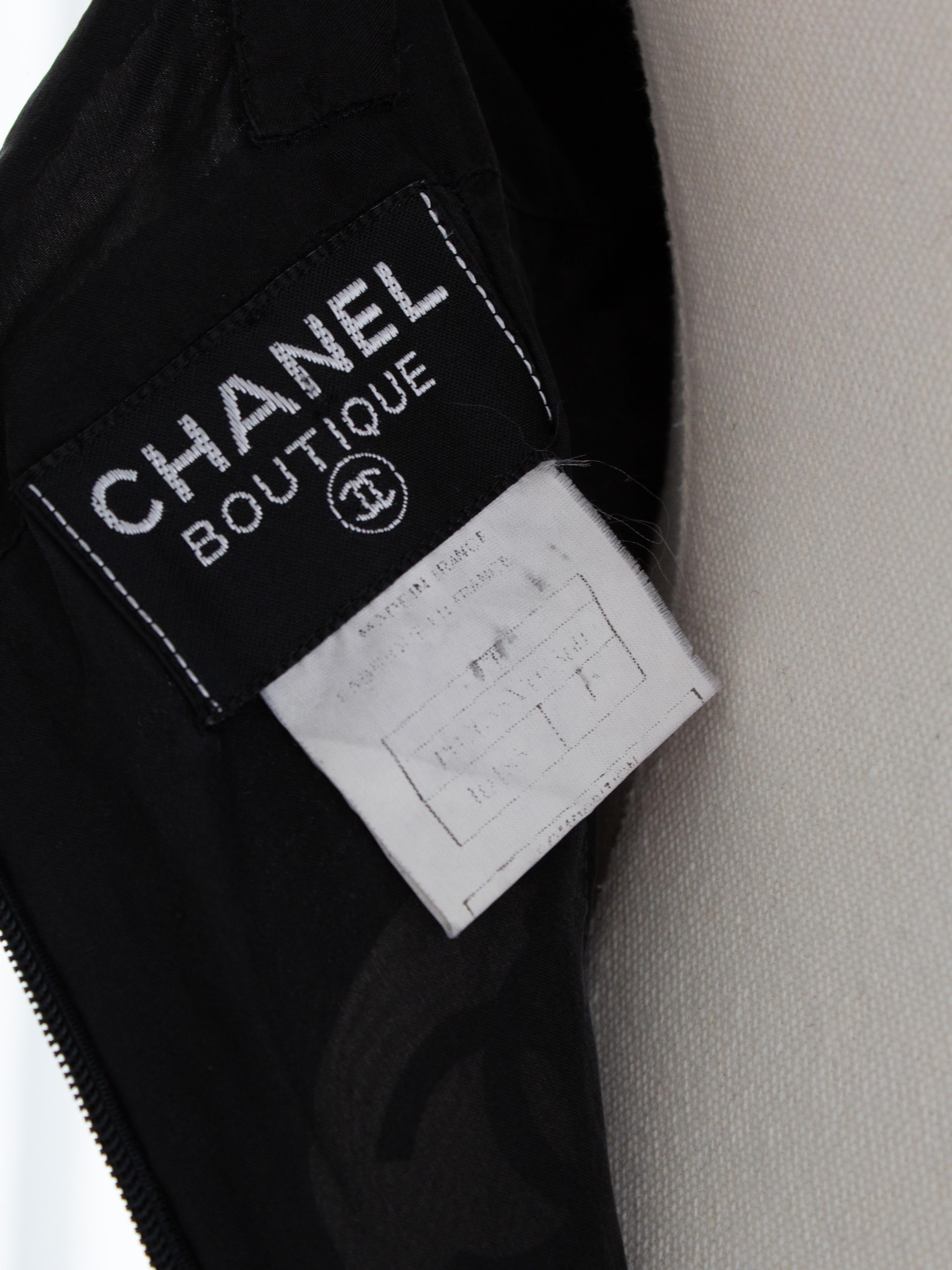 Chanel Vintage F/S 1997 Schwarz-Weiß gepunktetes CC 97P Minikleid im Vintage-Stil im Angebot 9
