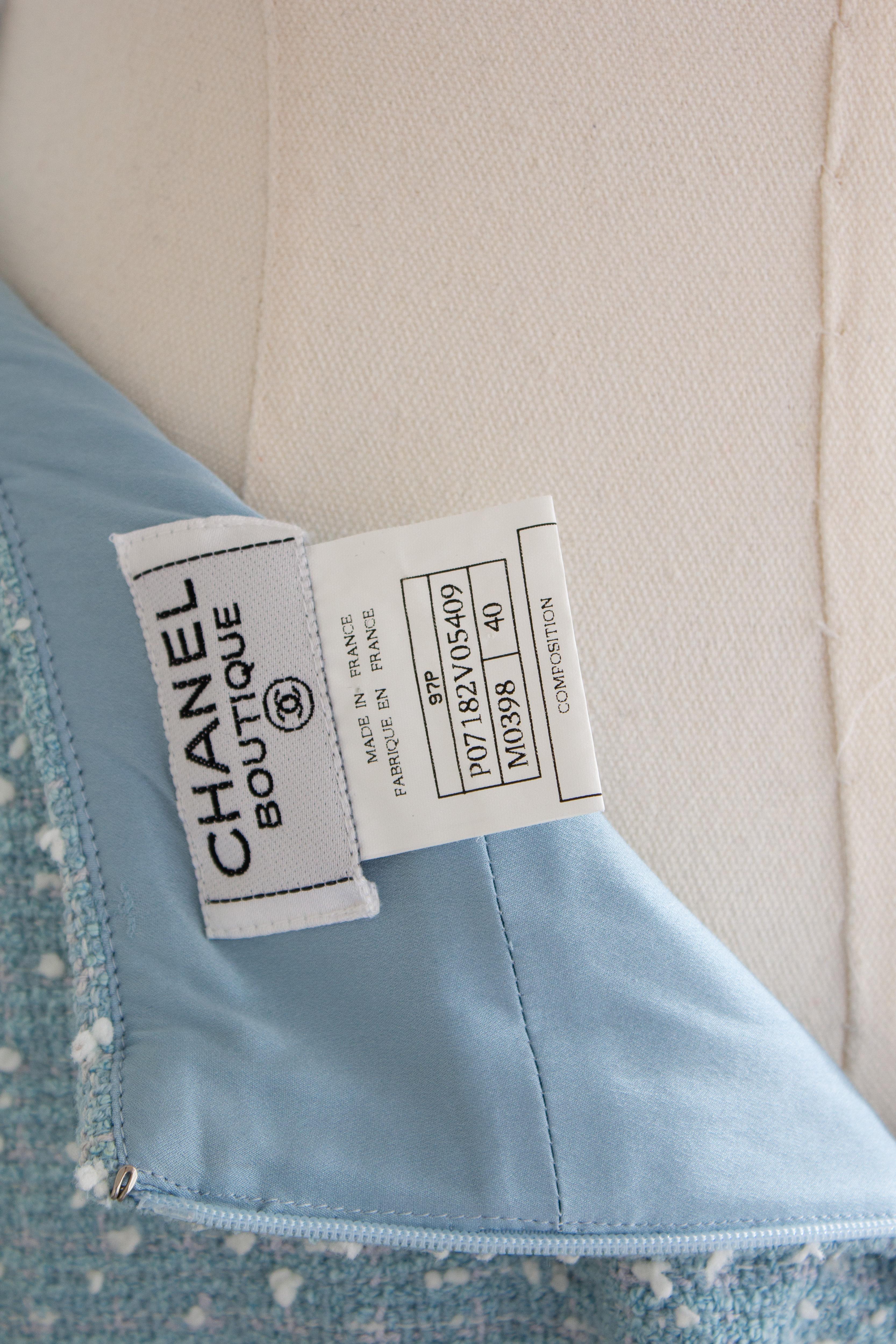 Chanel Vintage S/S 1997 Hellblau Weiß Prinzessin Diana 97P Tweed Jacke Anzug im Angebot 11