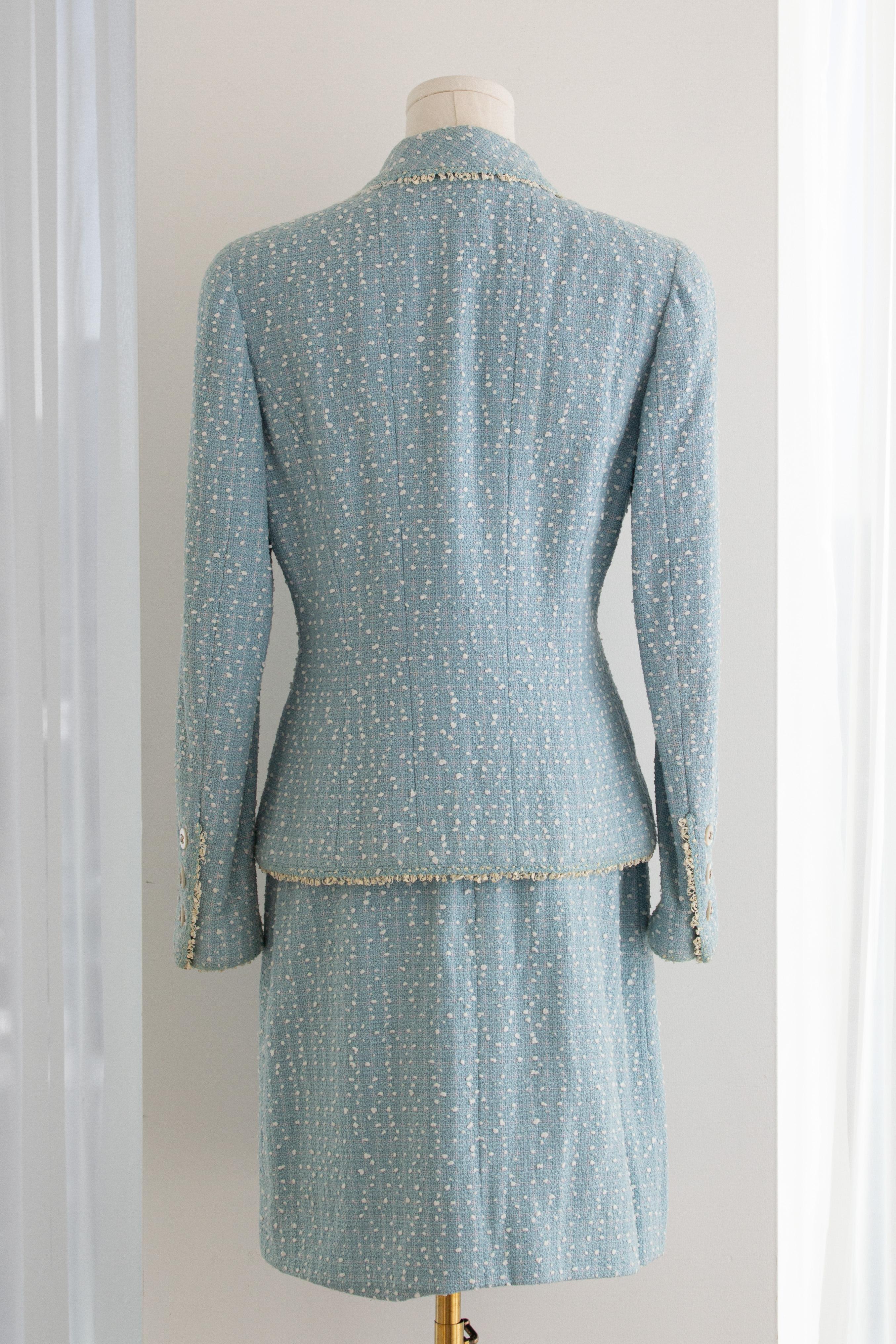 Chanel Vintage S/S 1997 Hellblau Weiß Prinzessin Diana 97P Tweed Jacke Anzug im Angebot 4