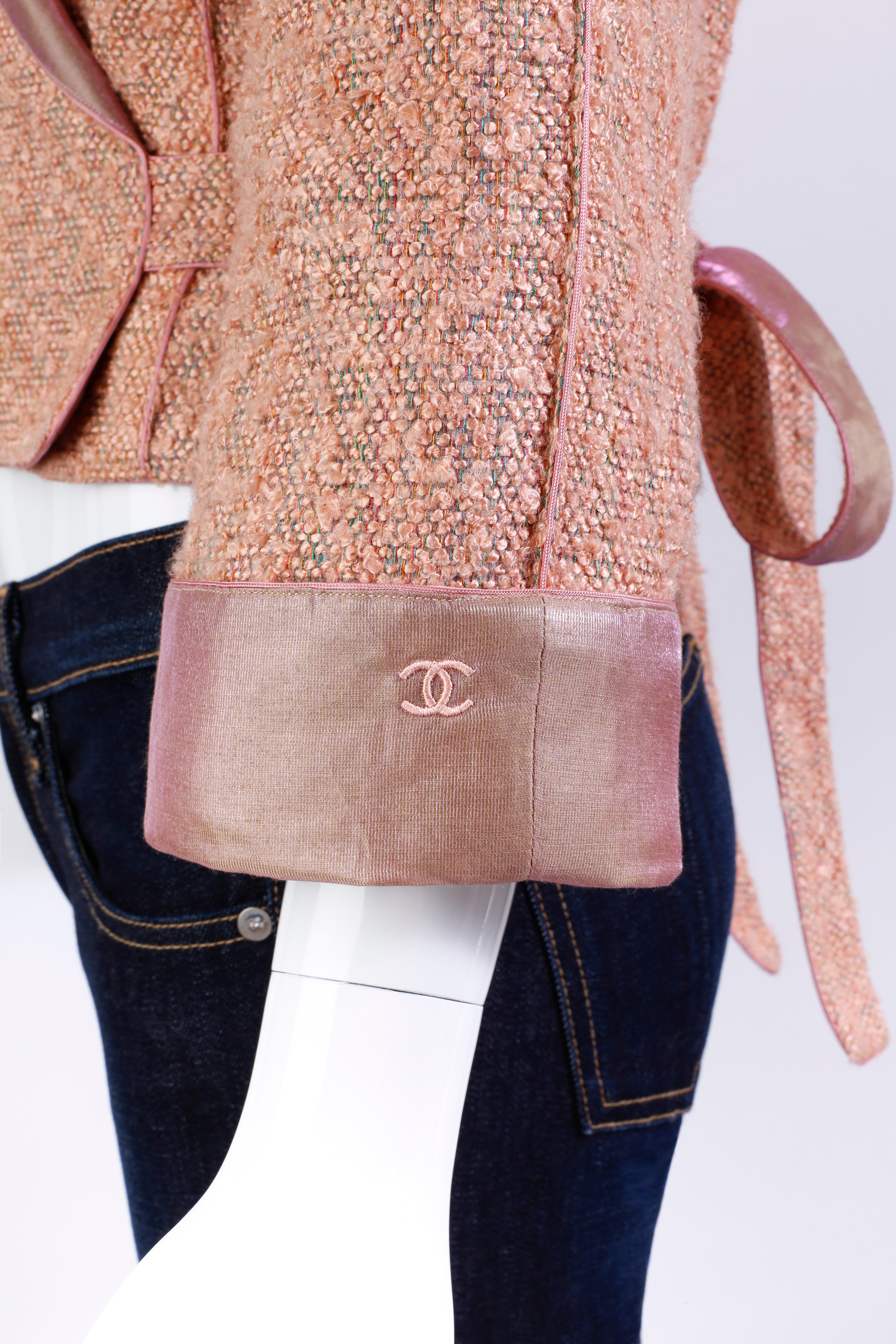 CHANEL Vintage S/S 1999 Salmon Pink Tweed Boucle Knit Cropped Wrap Jacket 38-FR For Sale 3