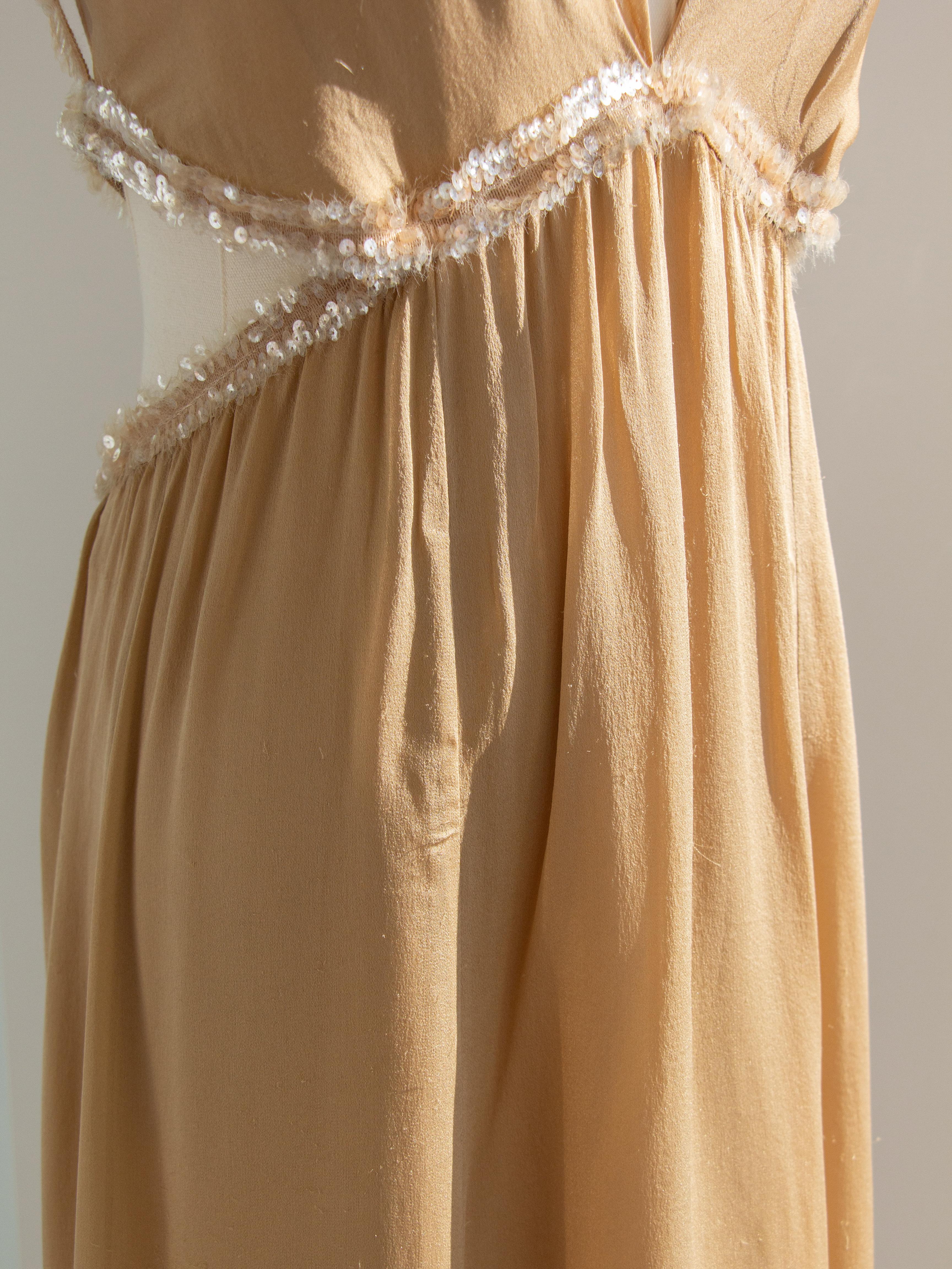 Chanel Vintage S/S 2003 Vestido de noche 03P Diosa Adornado con lentejuelas de seda beige 10