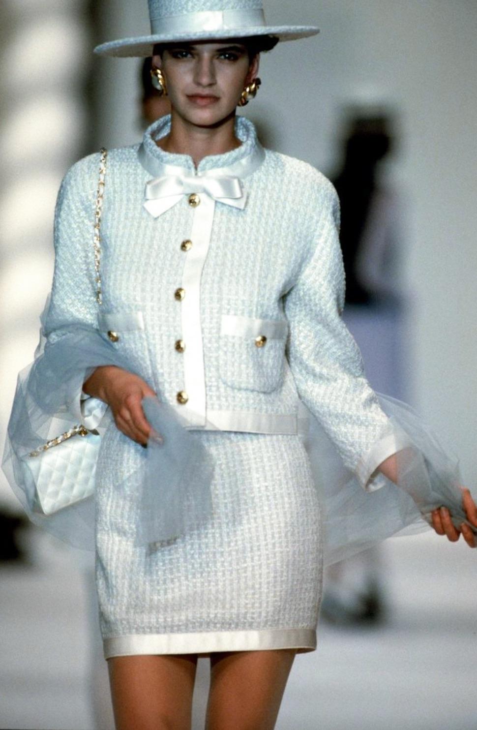 White Chanel Vintage S/S1990 Seafood Green Cream Satin Bow Tweed Cropped Jacket For Sale