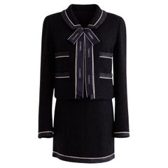 Chanel Vintage S/S1994 Schwarz Marineblau Logo Schleife 94P Jacke Rock Anzug