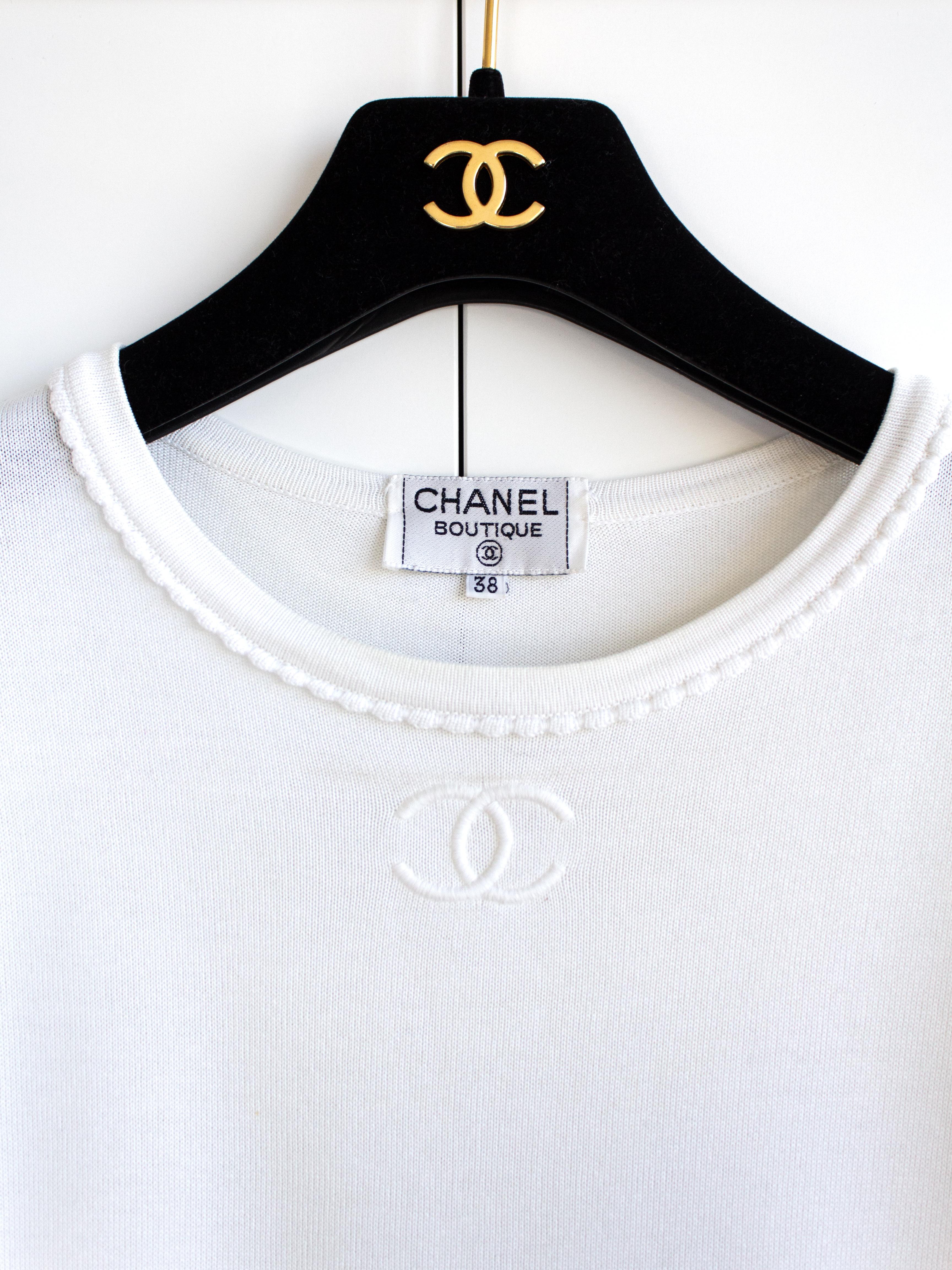Women's Chanel Vintage S/S1994 White Cotton Scalloped CC Logo 94P T-Shirt For Sale