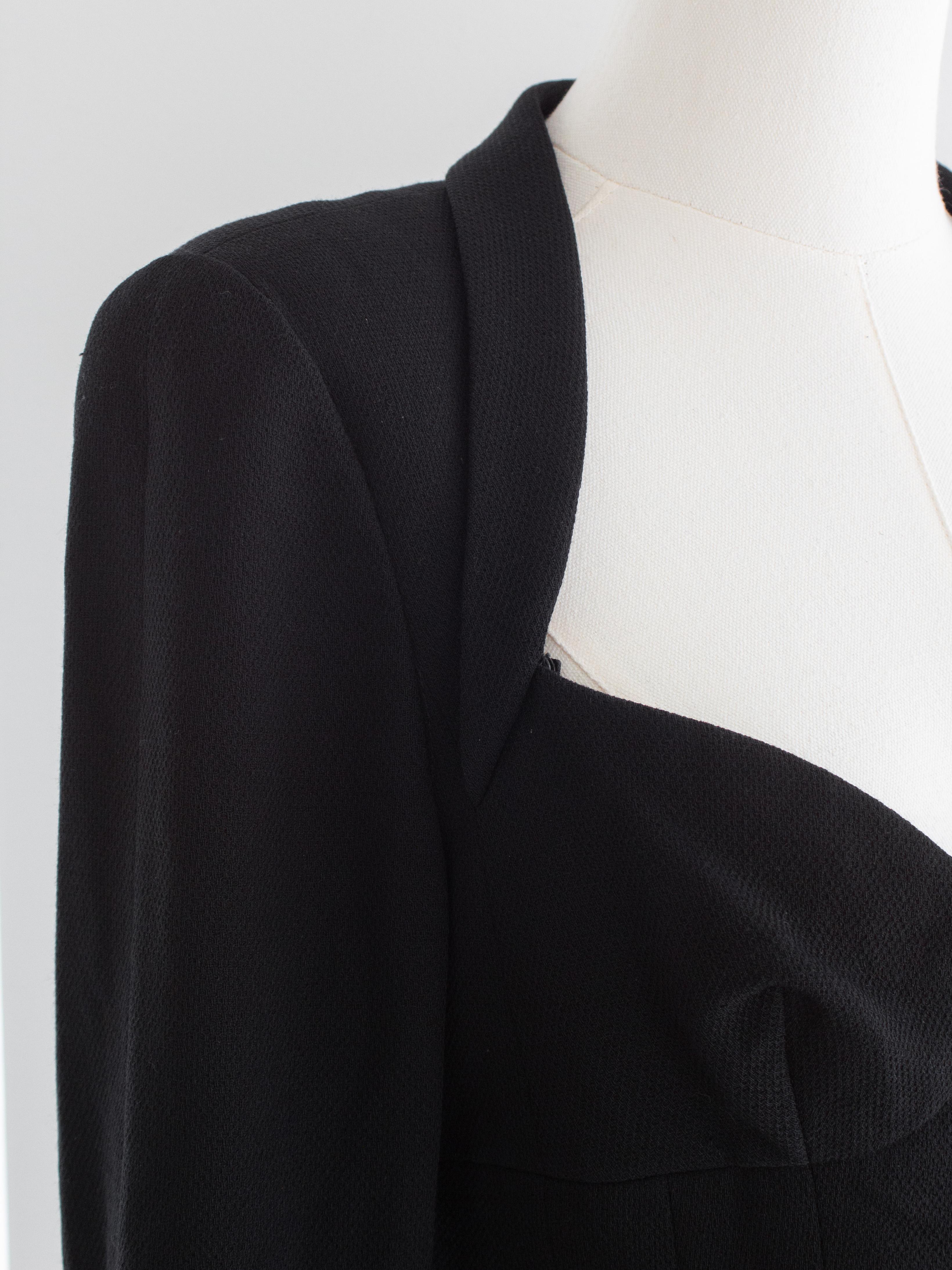 Chanel Vintage S/S1995 Barbie Black Gold CC Sweetheart Cropped 95P Belted Jacket For Sale 5