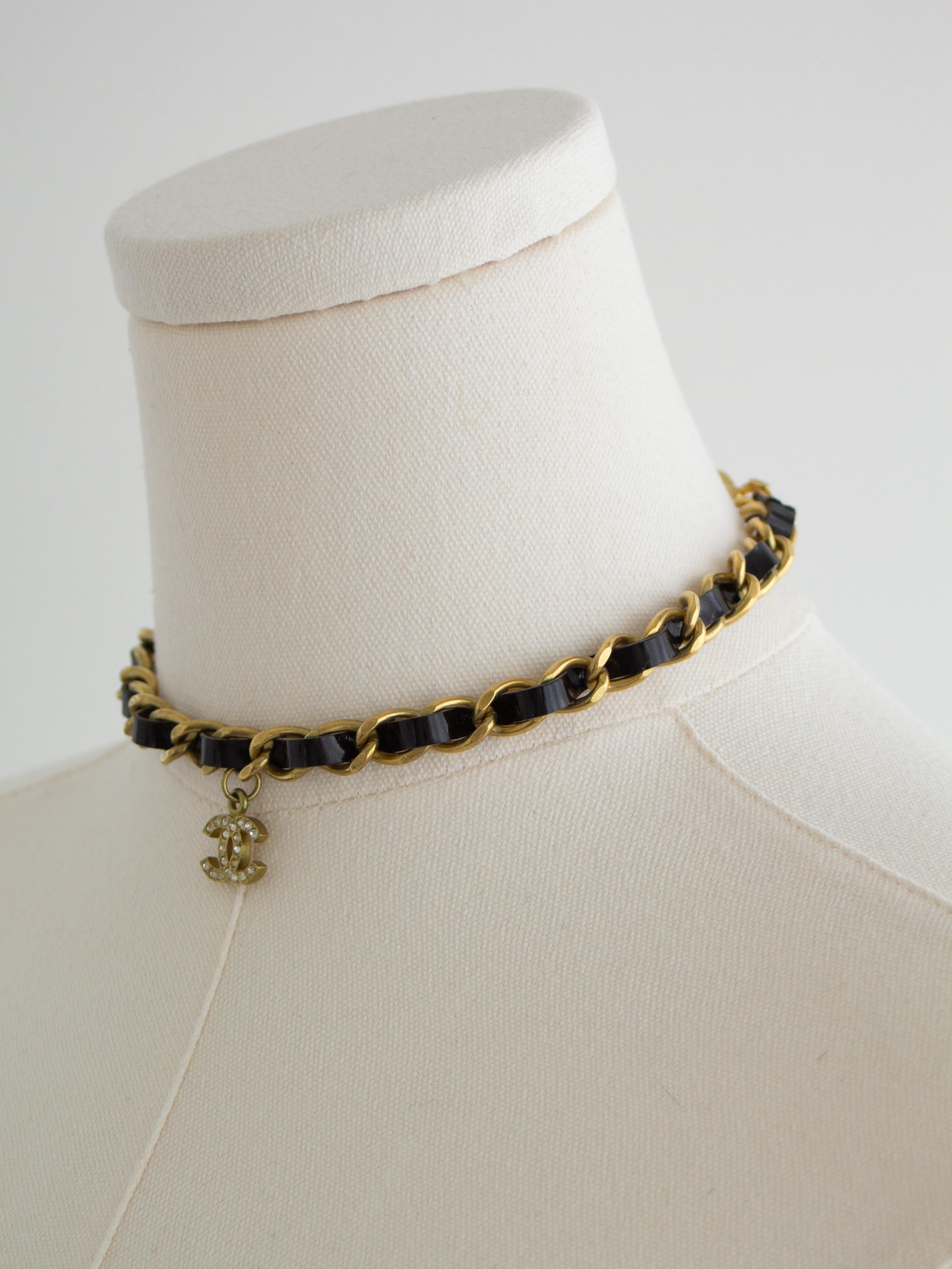 Chanel Vintage S/S1995 Barbie Nero Catena d'Oro Pelle CC 95P Collana Choker in vendita 1