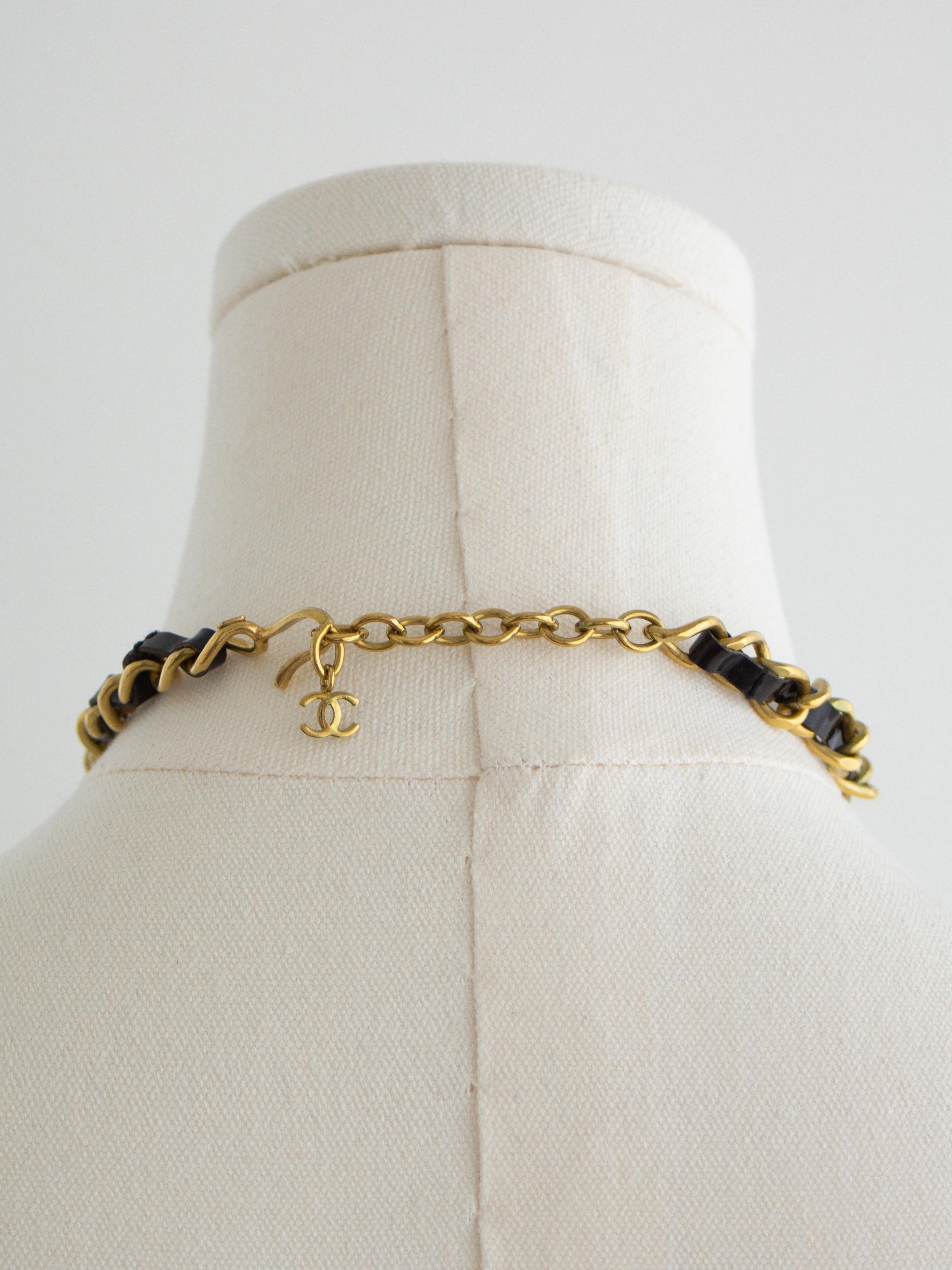 Chanel Vintage S/S1995 Barbie Nero Catena d'Oro Pelle CC 95P Collana Choker in vendita 2