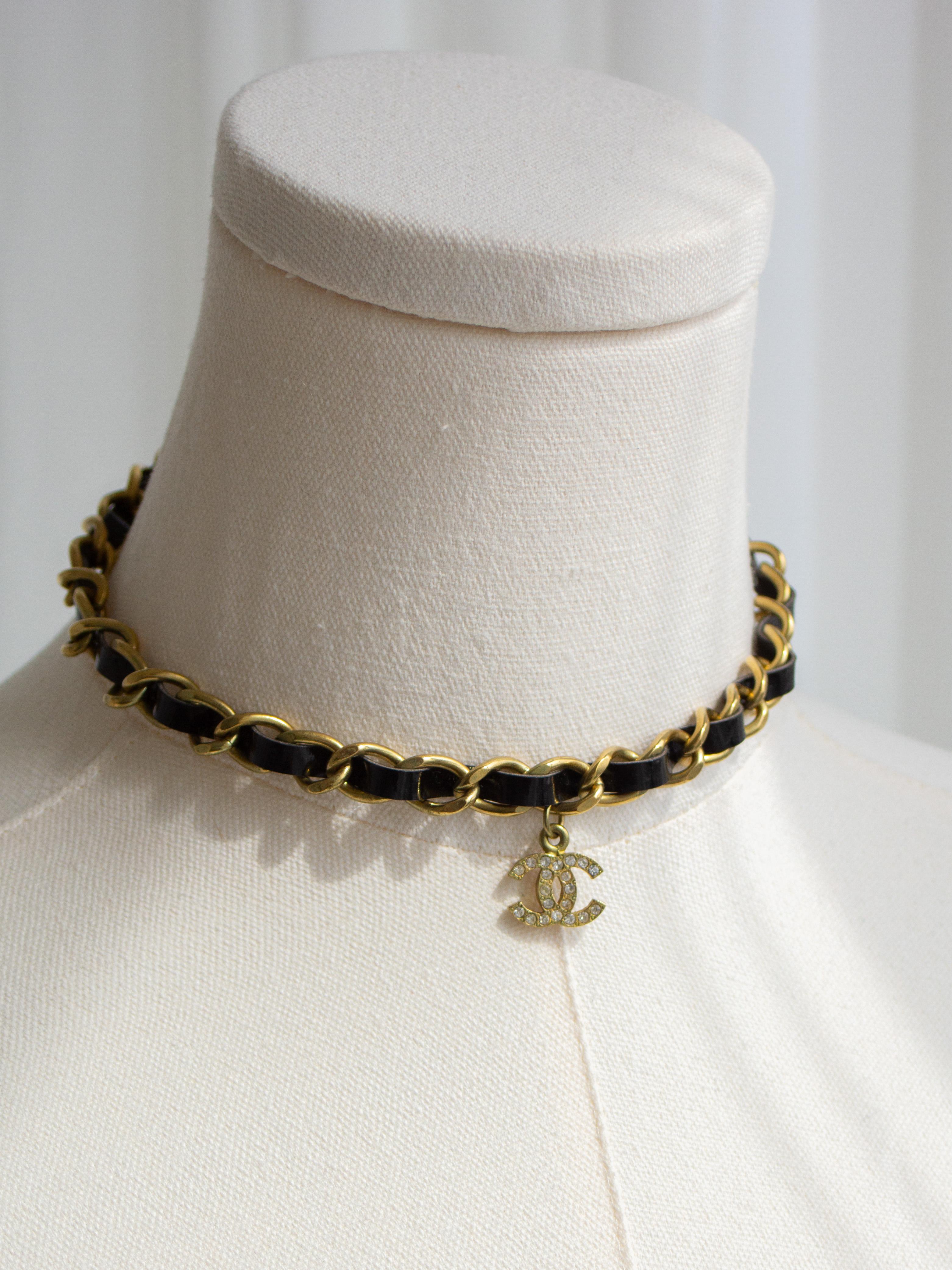 Chanel Vintage S/S1995 Barbie Nero Catena d'Oro Pelle CC 95P Collana Choker in vendita 4