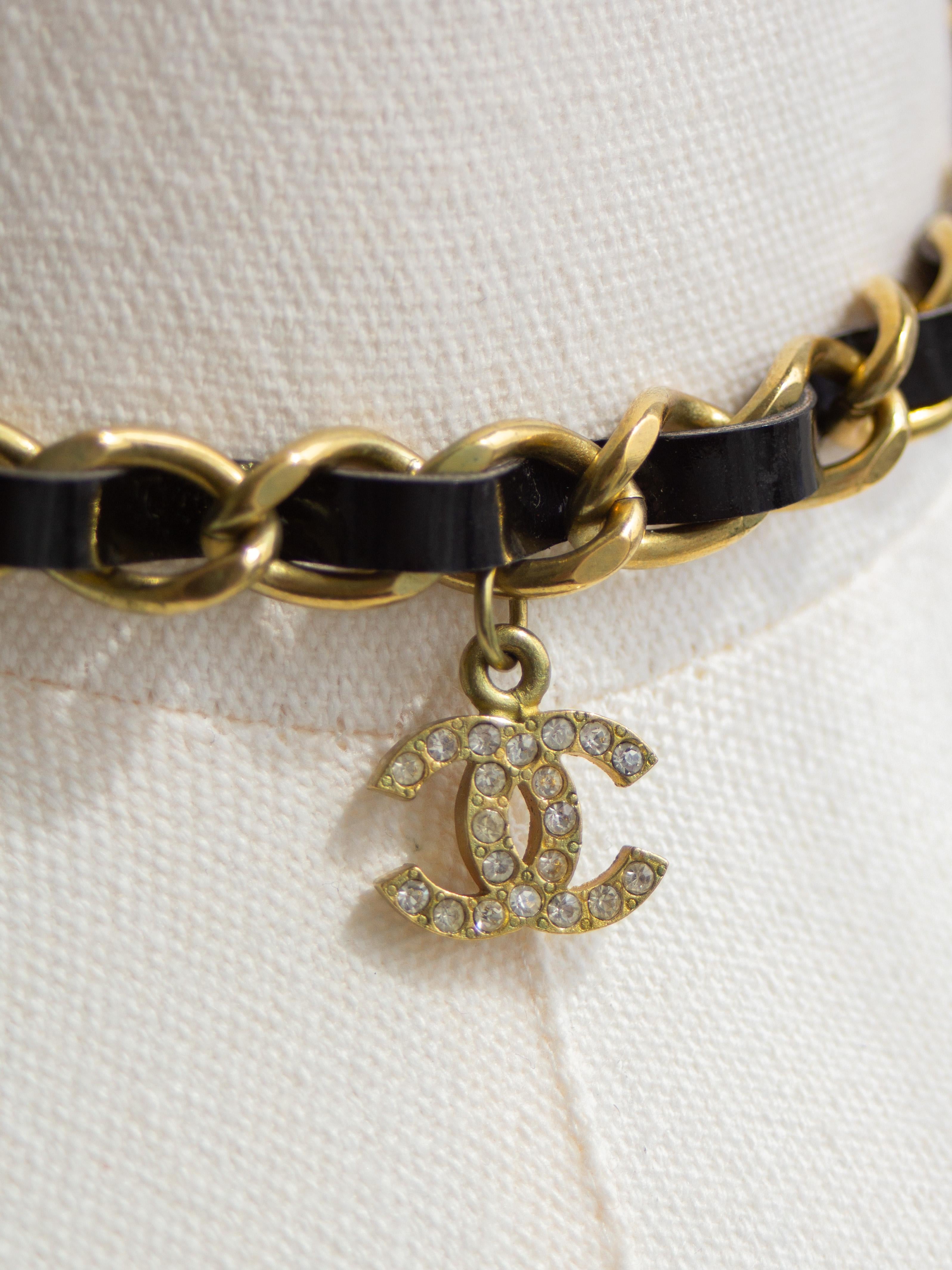 Chanel Vintage S/S1995 Barbie Nero Catena d'Oro Pelle CC 95P Collana Choker in vendita 5