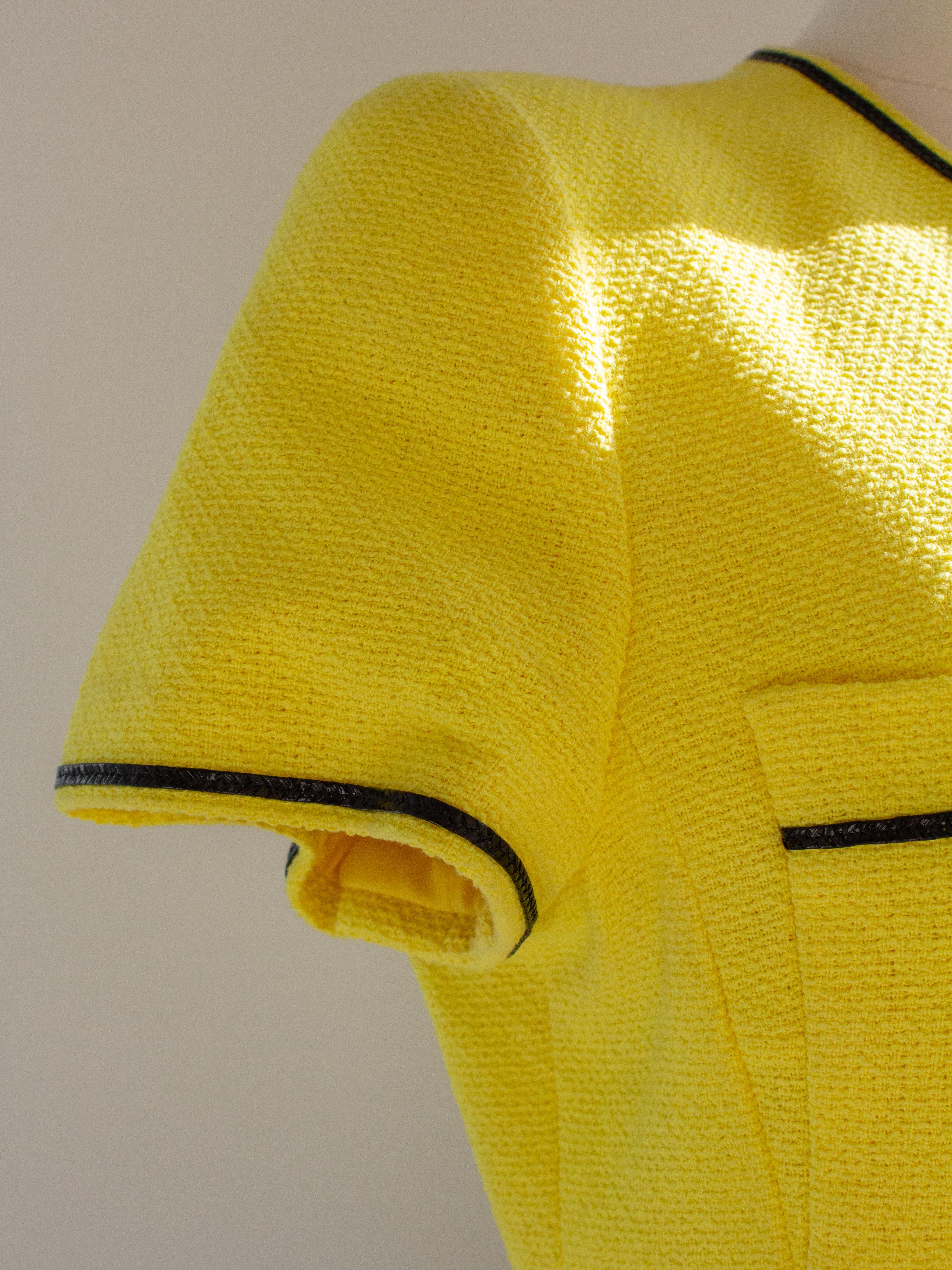 Chanel Vintage S/S1995 Barbie Cropped Yellow Black 95P Jacket Corset Skirt Suit For Sale 6