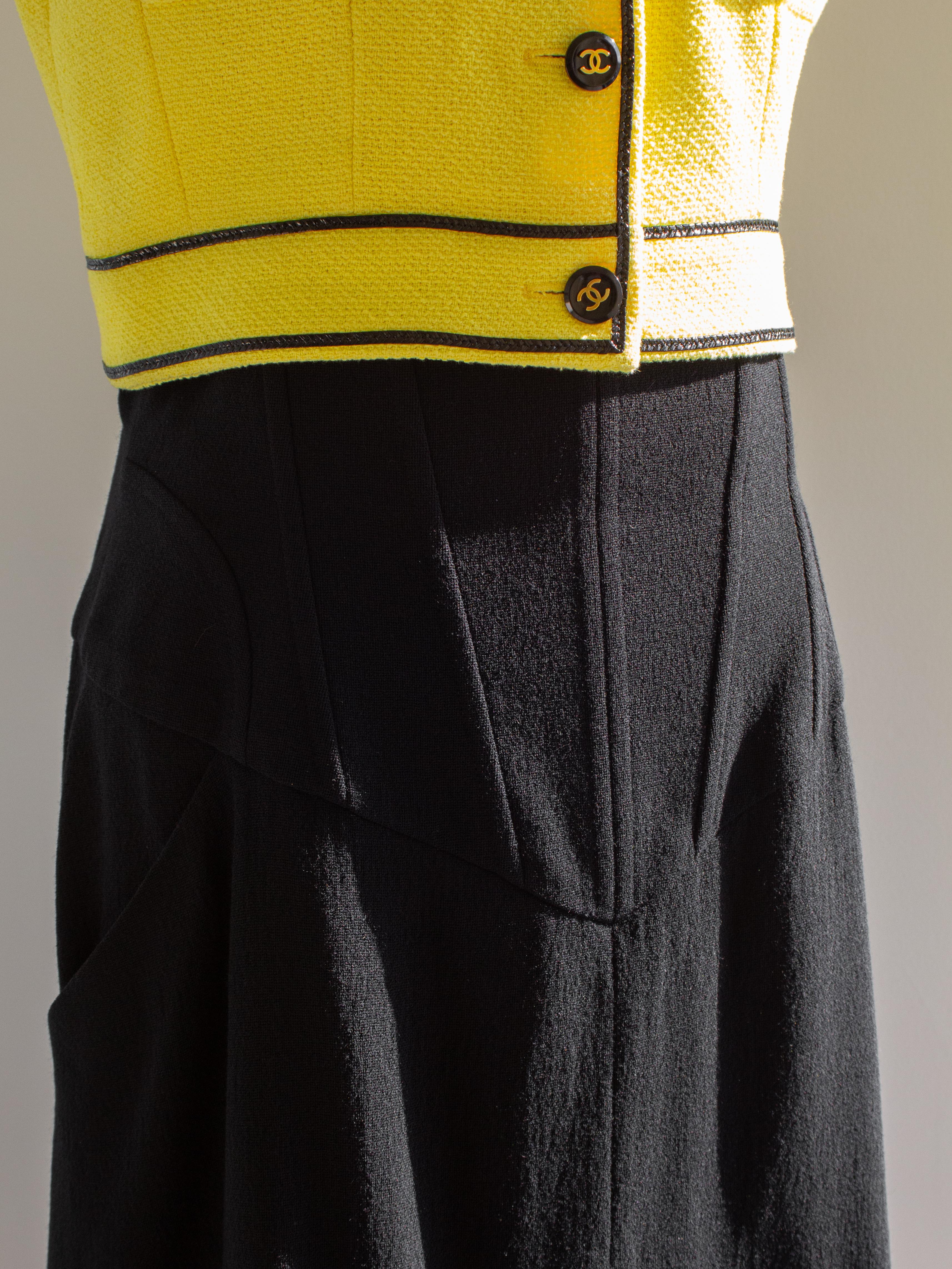 Chanel Vintage S/S1995 Barbie Cropped Yellow Black 95P Jacket Corset Skirt Suit For Sale 13