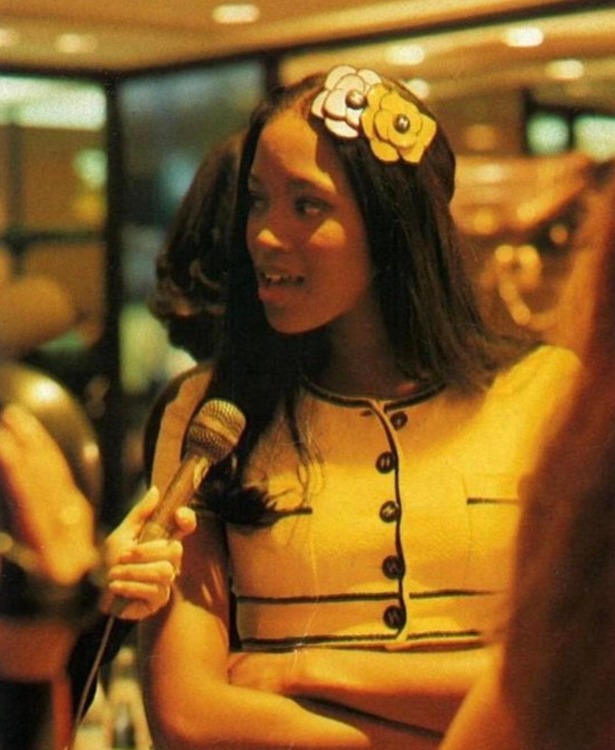 Chanel Vintage S/S1995 Barbie Cropped Yellow Black 95P Jacket Corset Skirt Suit In Good Condition For Sale In Jersey City, NJ