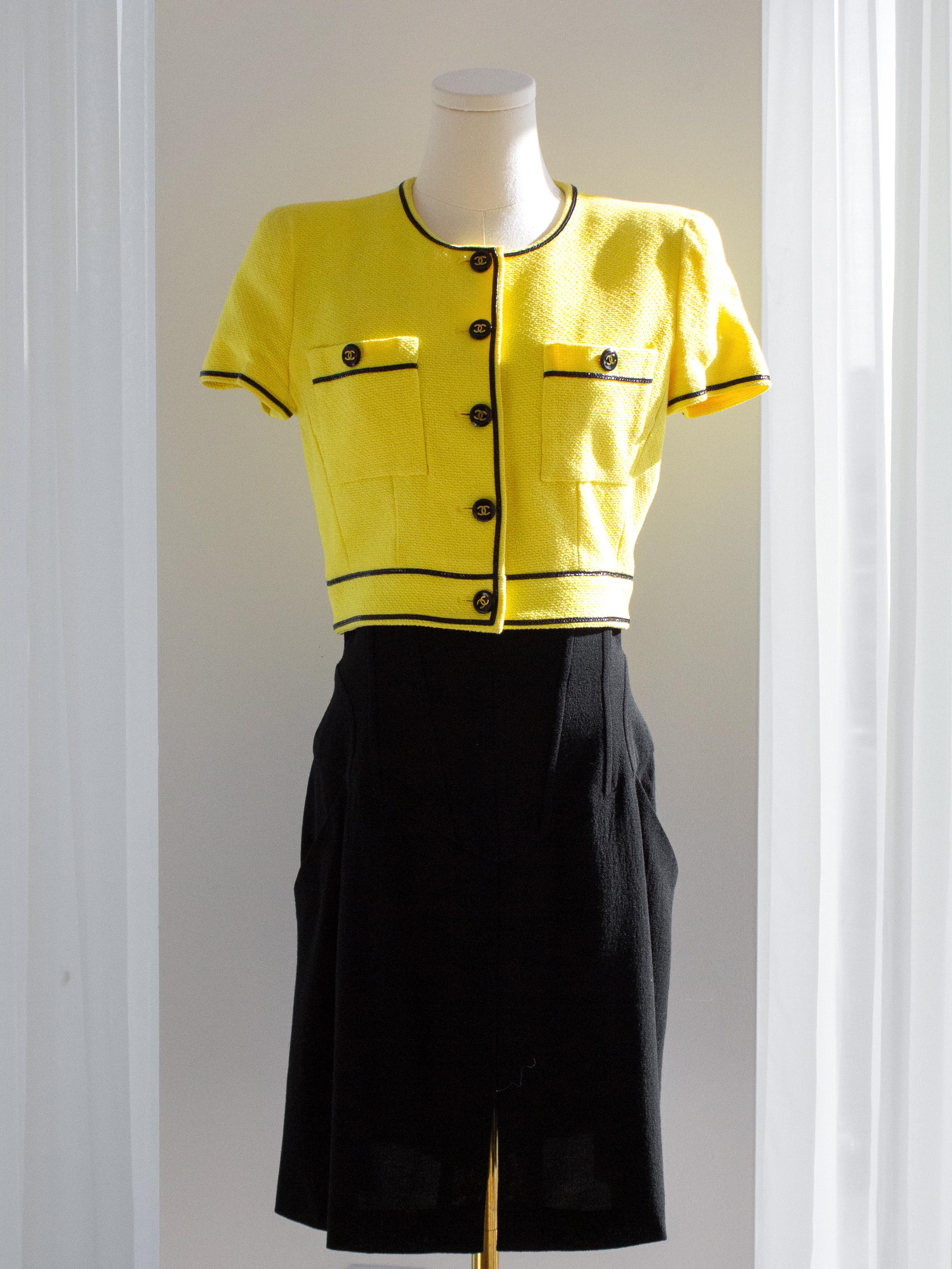 Chanel Vintage S/S1995 Barbie Cropped Yellow Black 95P Jacket Corset Skirt Suit For Sale 1
