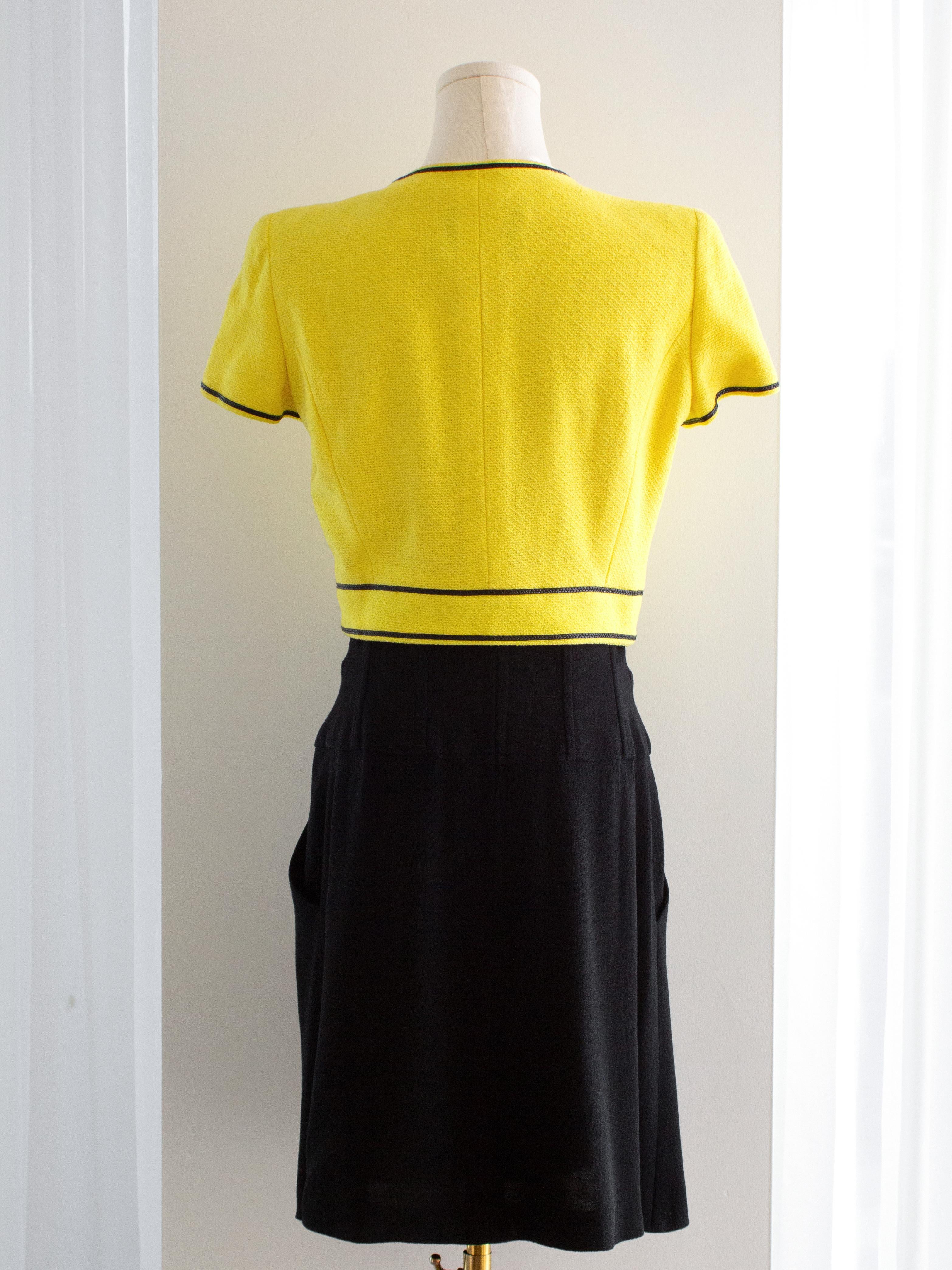 Chanel Vintage S/S1995 Barbie Cropped Yellow Black 95P Jacket Corset Skirt Suit For Sale 2