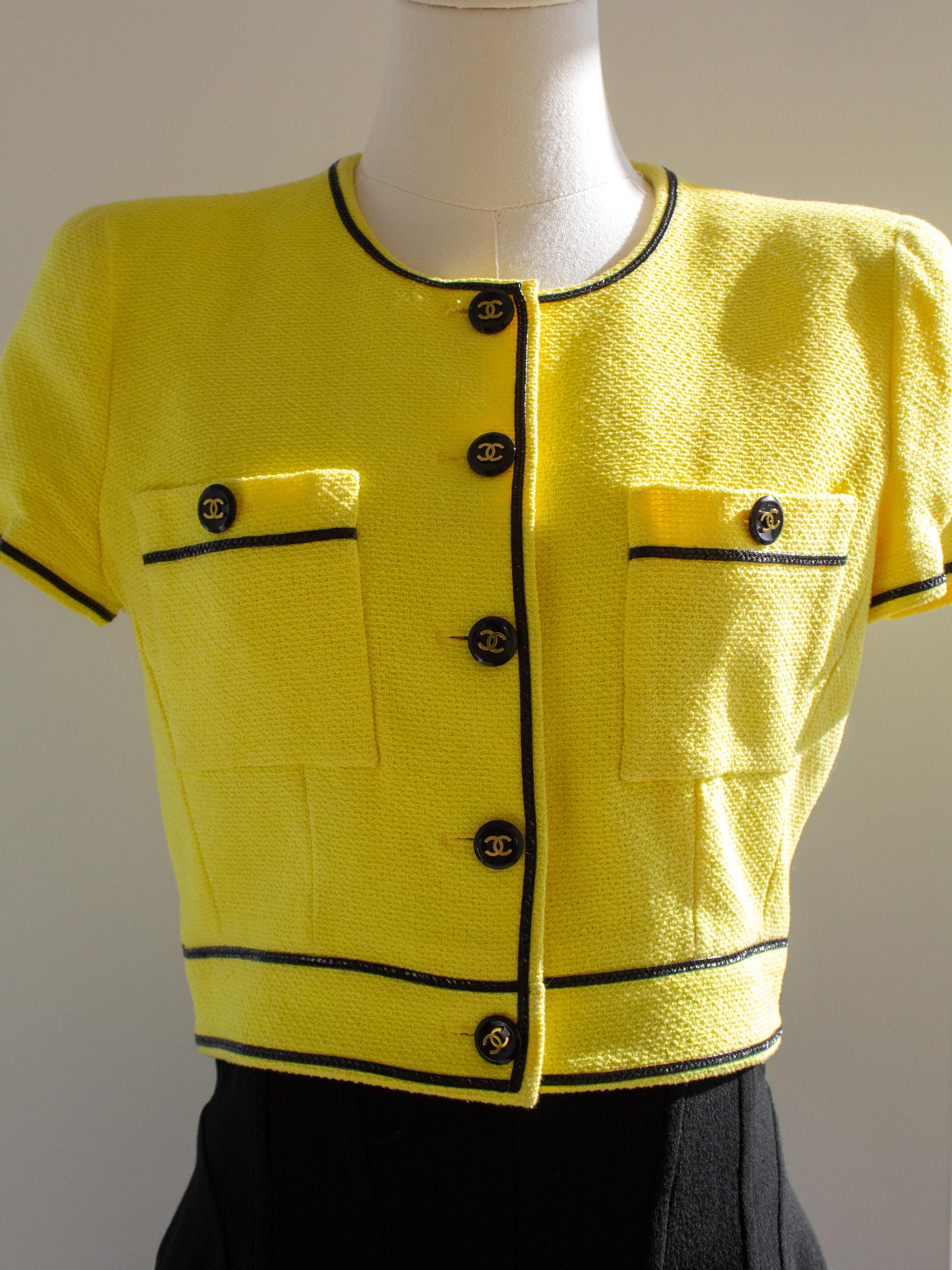 Chanel Vintage S/S1995 Barbie Cropped Yellow Black 95P Jacket Corset Skirt Suit For Sale 3