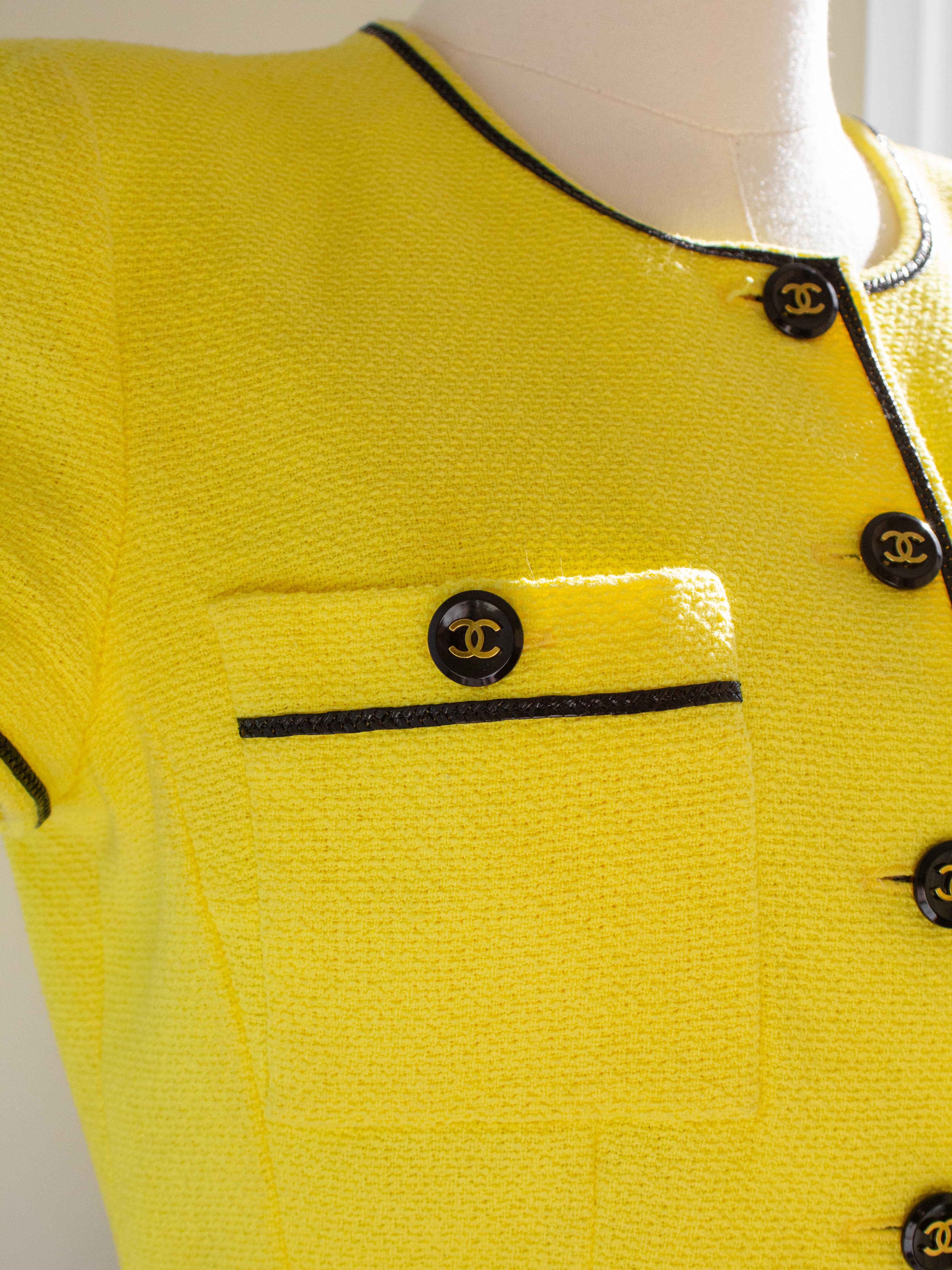 Chanel Vintage S/S1995 Barbie Cropped Yellow Black 95P Jacket Corset Skirt Suit For Sale 4