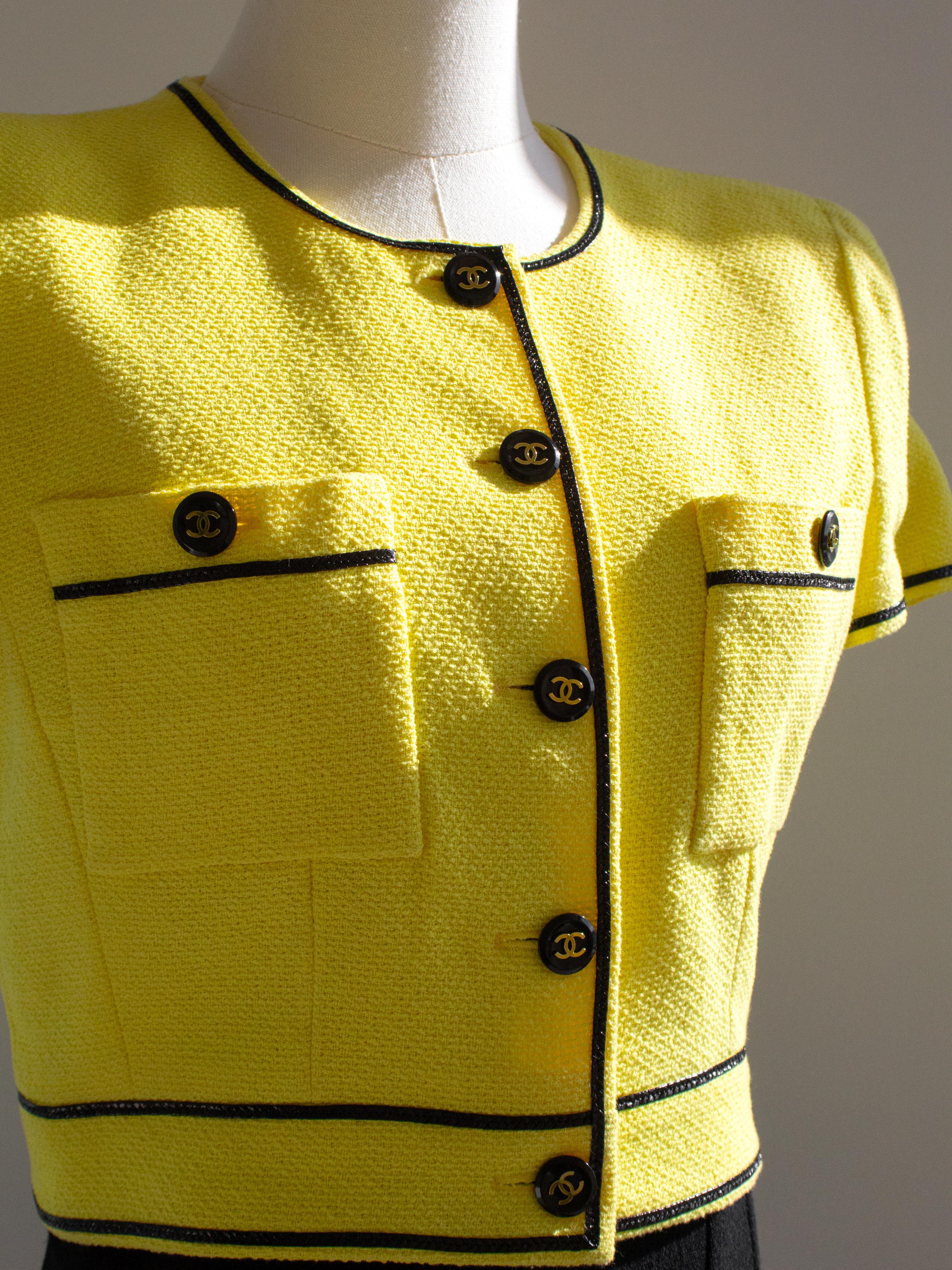 Chanel Vintage S/S1995 Barbie Cropped Yellow Black 95P Jacket Corset Skirt Suit For Sale 5