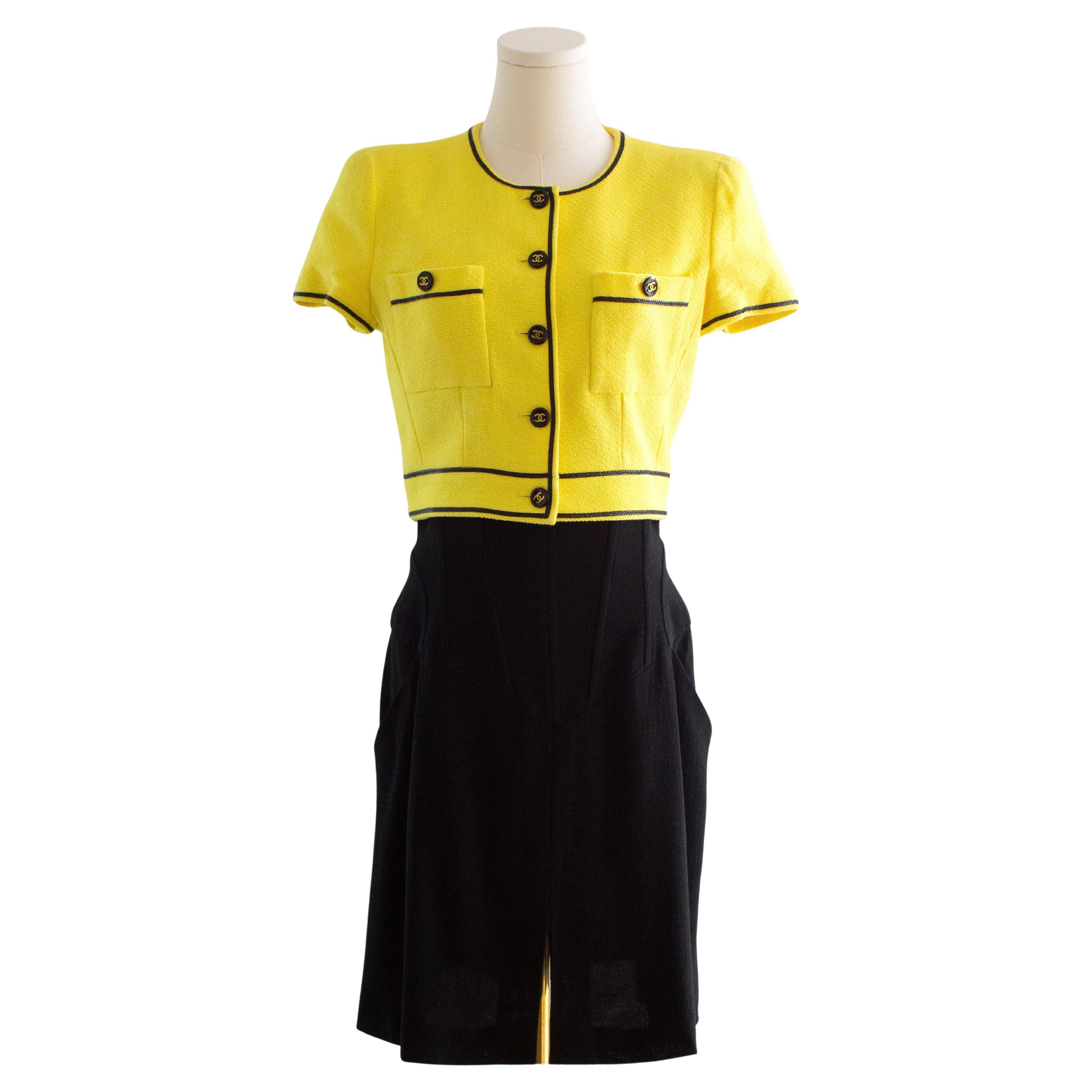 Chanel Vintage S/S1995 Barbie Cropped Yellow Black 95P Jacket Corset Skirt Suit For Sale