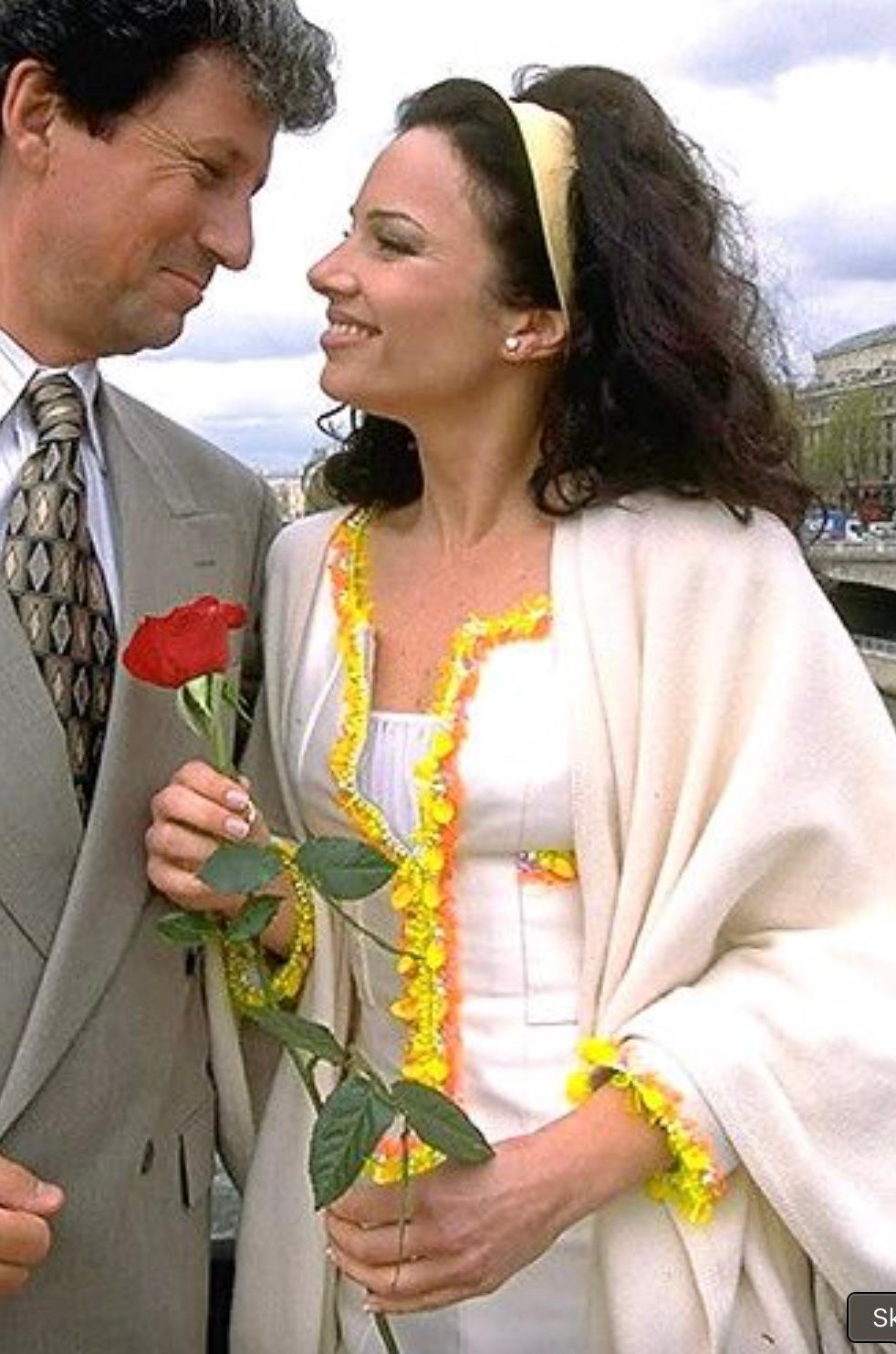 Women's Chanel Vintage S/S1996 Ivory Shantung Silk Yellow Embellished 96P Jacket Suit