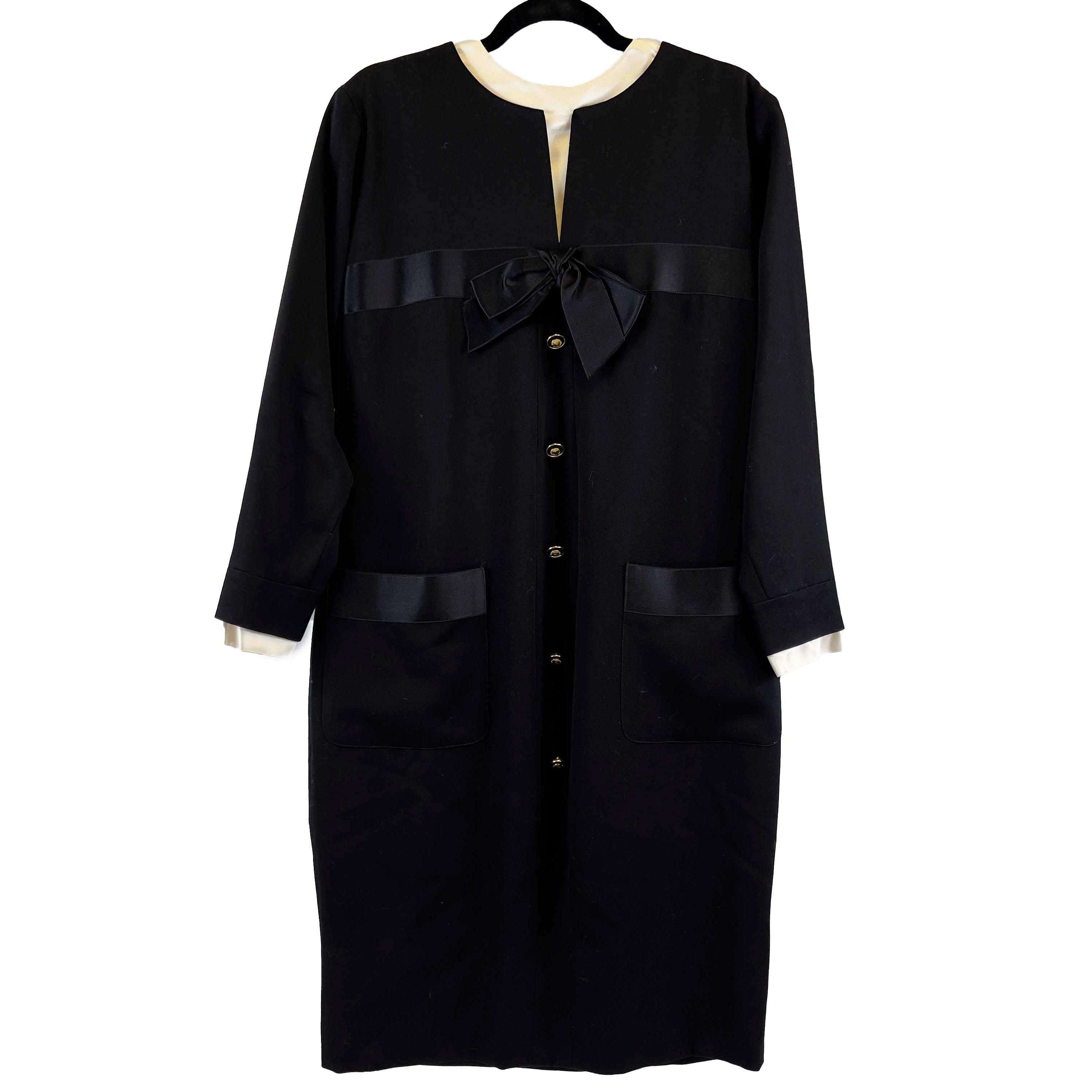CHANEL Vintage Satin Layer Trim Bow Shift Wool Dress Black FR 40 / US 8 In Good Condition For Sale In Sanford, FL