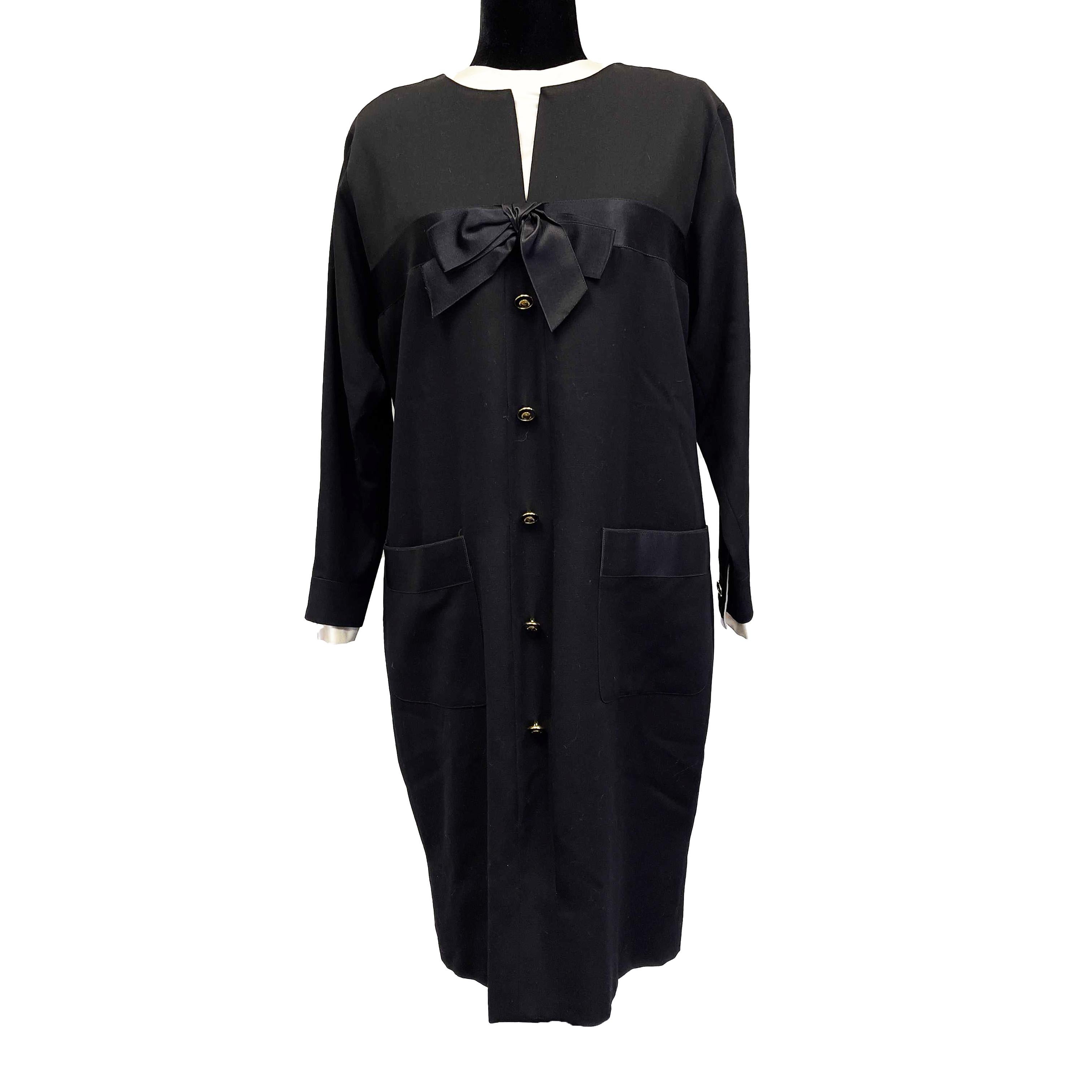 CHANEL Vintage Satin Layer Trim Bow Shift Wool Dress Black FR 40 / US 8 For Sale 1