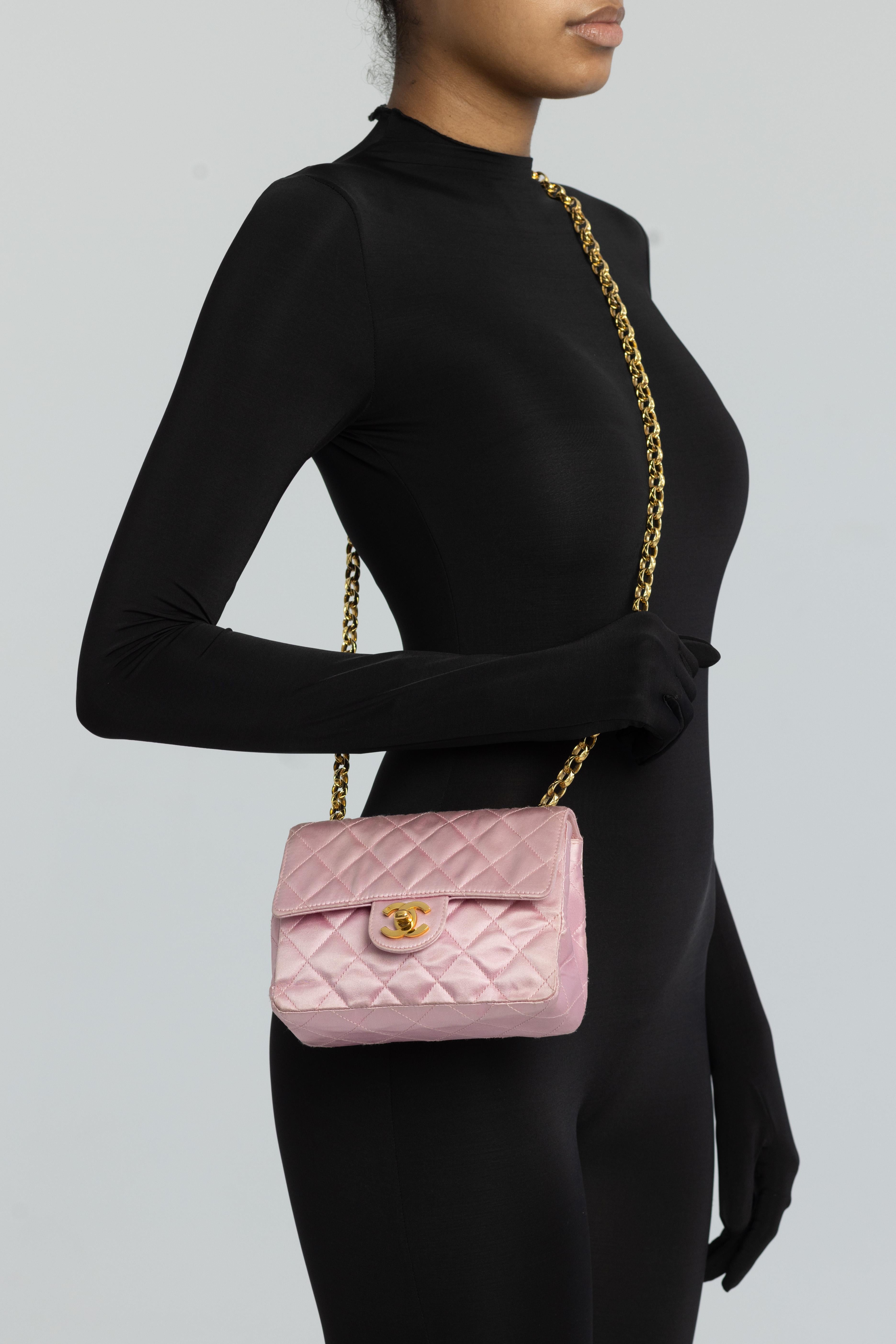 CHANEL VINTAGE SATIN PINK CLASSIC FLAP SQUARE BAG MINI

This vintage Chanel mini bag is crafted from pink satin with a quilted finish and accented with gold-tone hardware. It features a chain and fabric-threaded shoulder strap, a CC turn-lock