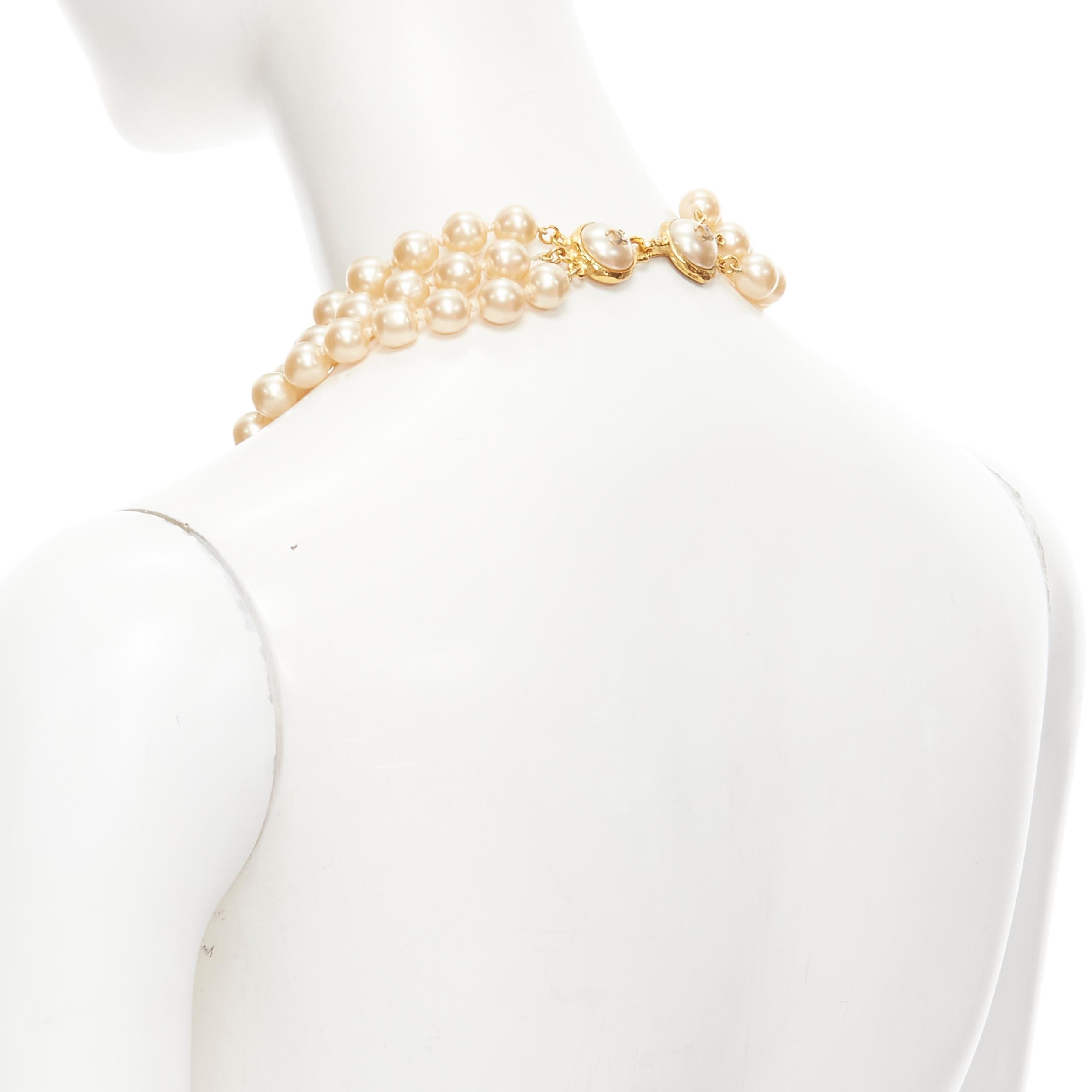 Gray CHANEL Vintage Season 29 triple large faux pearl CC logo clasp necklace For Sale