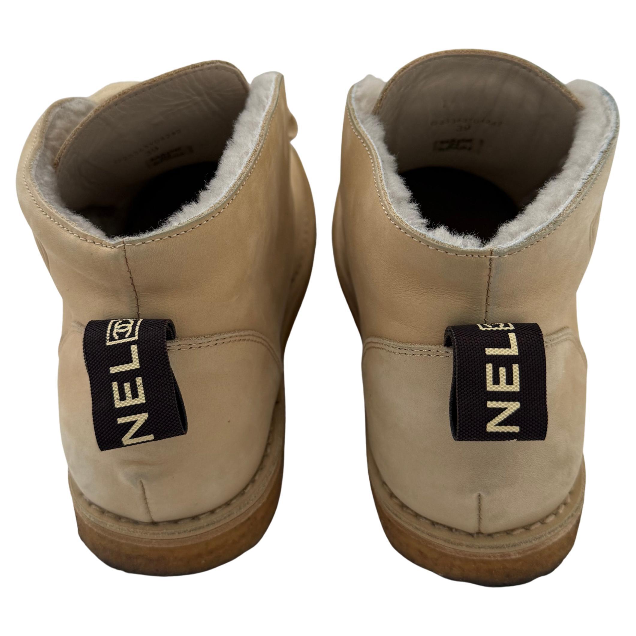 Chanel Vintage Schuhe Shearling Inside 2006 im Zustand „Gut“ im Angebot in New York, NY