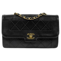 CHANEL, Vintage Shoulder bag in black leather