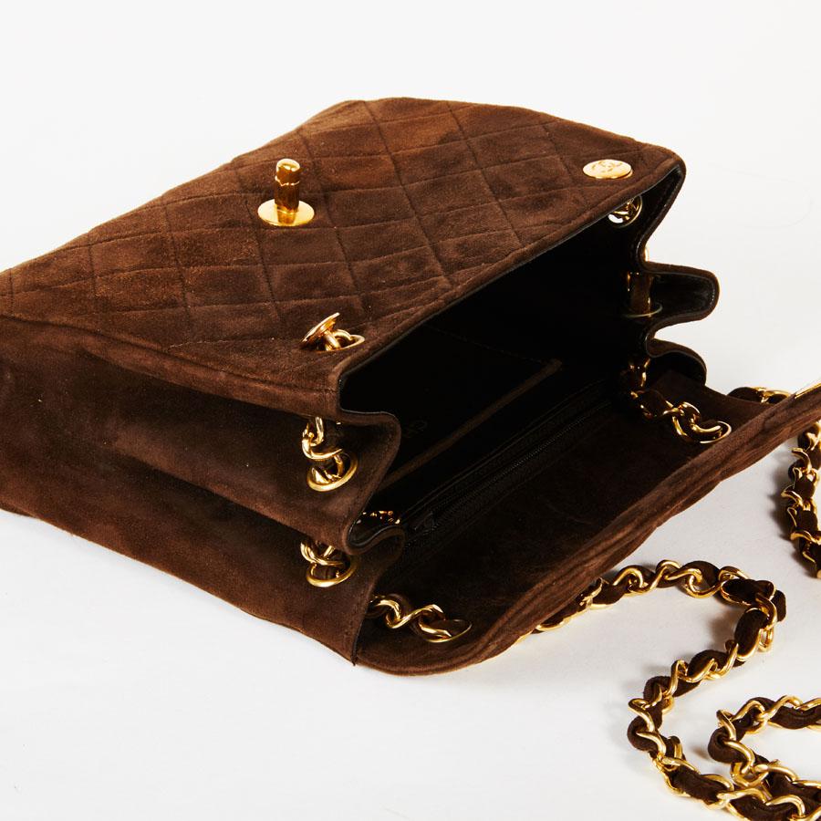 CHANEL Vintage Shoulder Bag in Brown Suede Leather 6