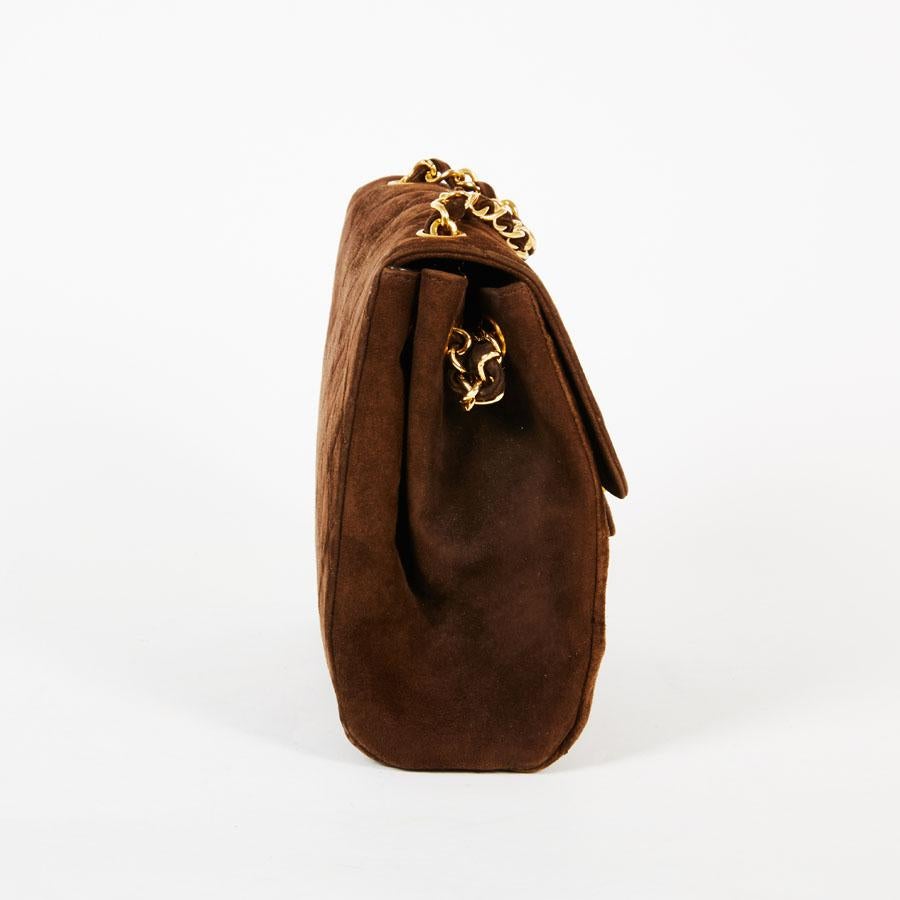CHANEL Vintage Shoulder Bag in Brown Suede Leather In Good Condition In Paris, FR