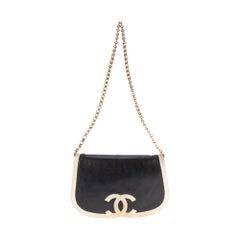 Chanel vintage shoulder/crossbody bag in navy blue and white lambskin leather !