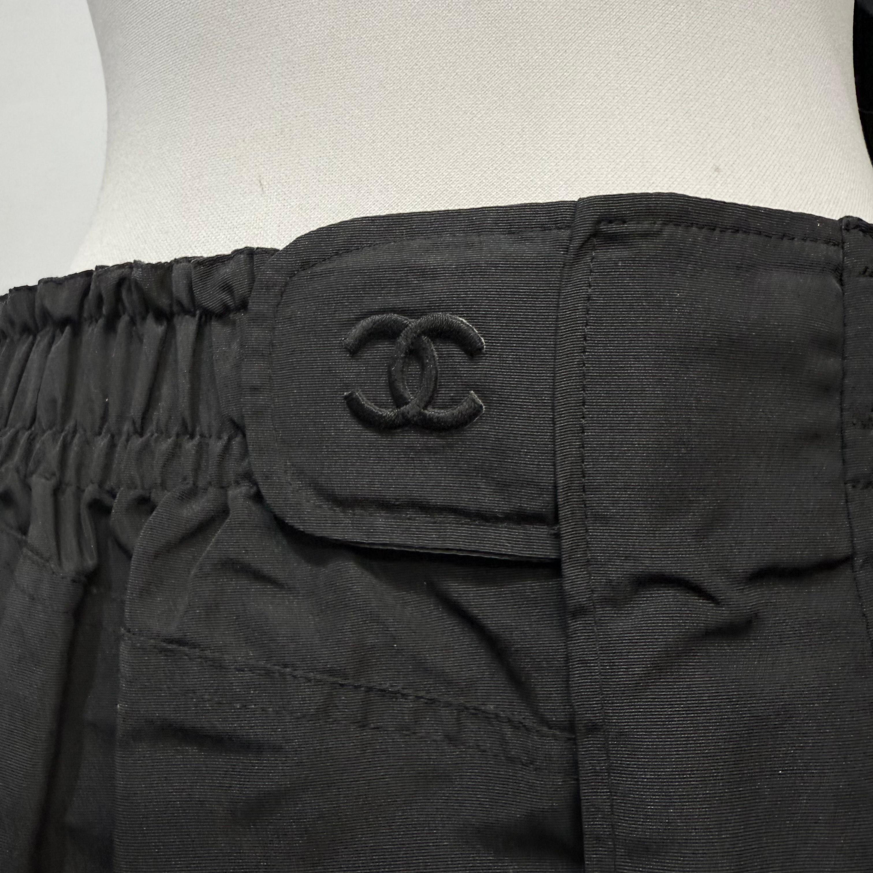 Vintage Chanel skirt
100% Silk
Black color
Stretch
Two zip pockets
Waist cm 36 (14,1 inches)
Length cm 50 (19,6 inches)
Worldwide express shipping included in the price !