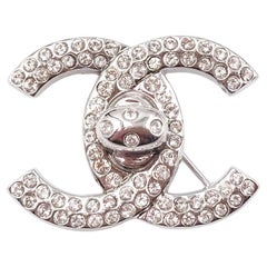 Chanel Vintage Silber CC Kristall Turnlock Brosche  