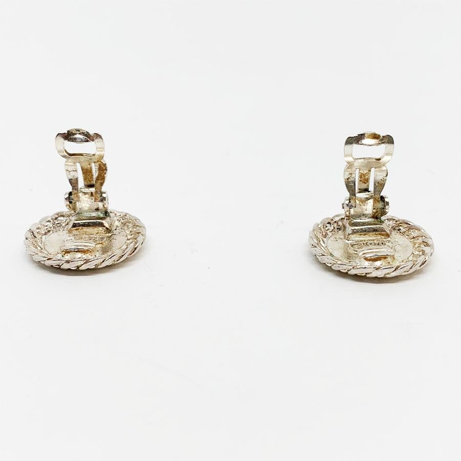 CHANEL Vintage Silver Clips Earring In Good Condition In Paris, FR