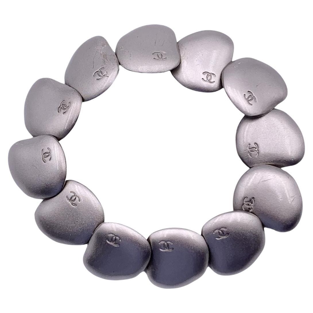 Chanel Bracelet articulé vintage en métal argenté avec logo CC