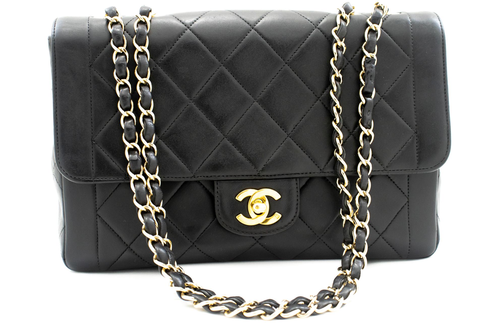 An authentic CHANEL Vintage Single Flap Chain Shoulder Bag Black Quilted Lamb. The color is Black. The outside material is Leather. The pattern is Solid. This item is Vintage / Classic. The year of manufacture would be 1994-1996.
Conditions &