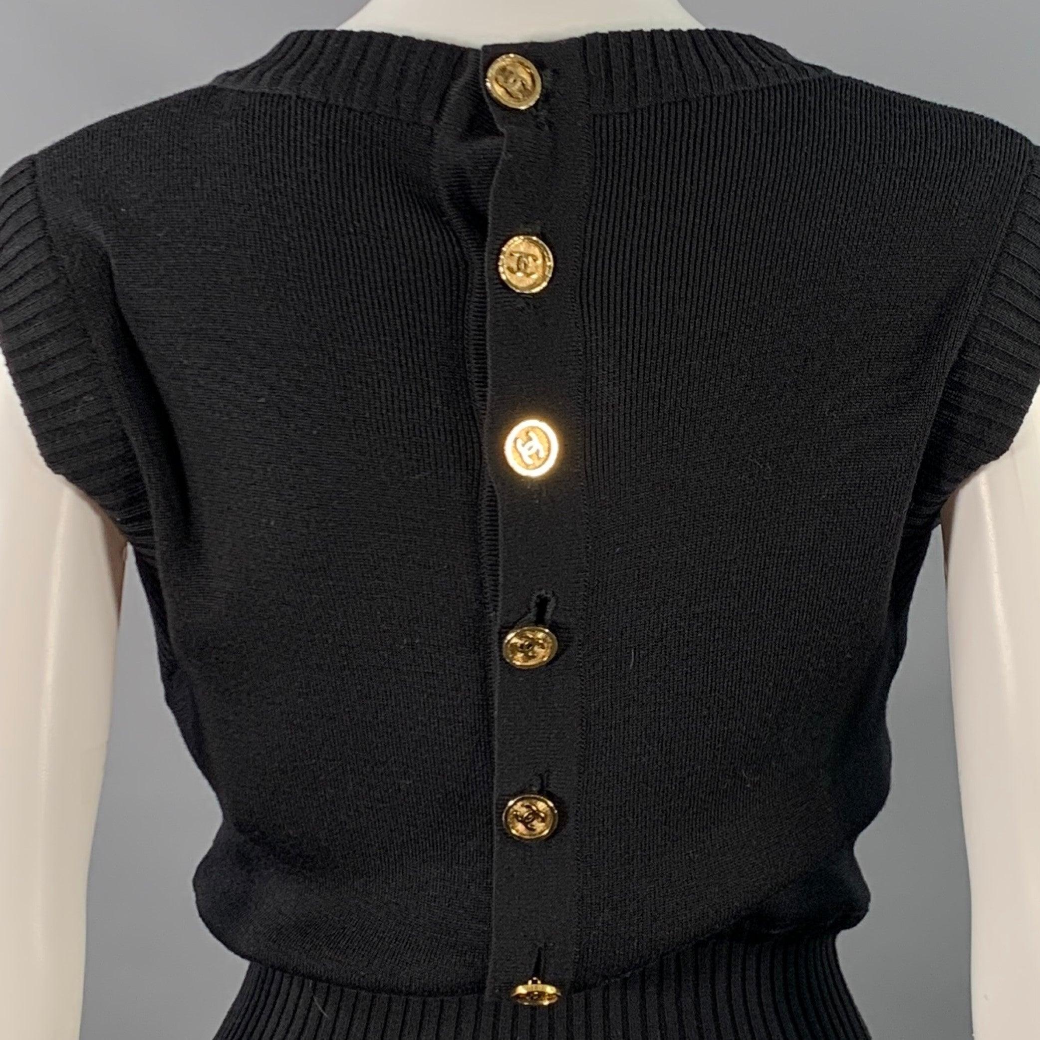 Chanel Vintage Taglia M Nero Oro Senza Maniche Bottoni CC Con Scollo a V Jumpsuit In condizioni buone in vendita a San Francisco, CA