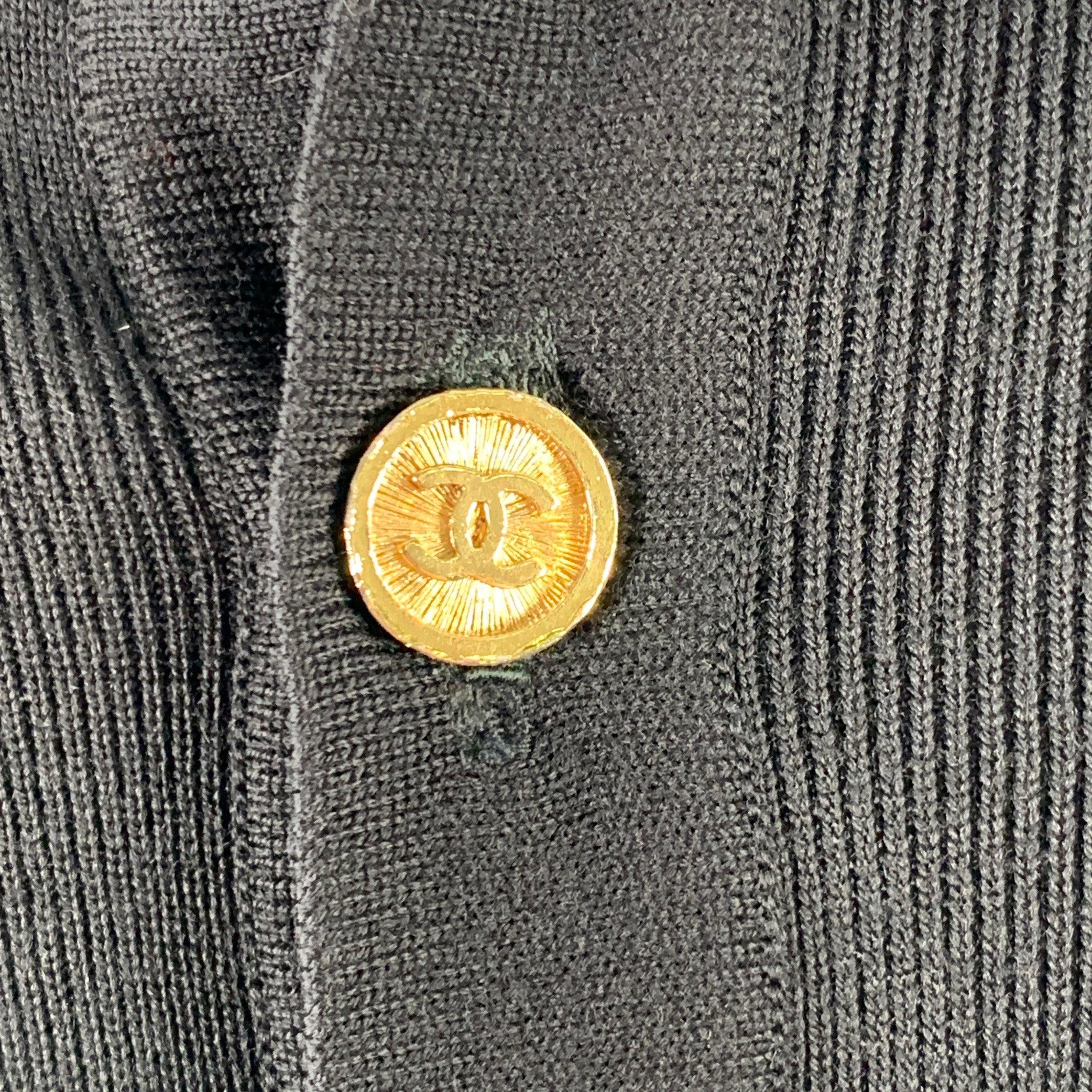 Donna Chanel Vintage Taglia M Nero Oro Senza Maniche Bottoni CC Con Scollo a V Jumpsuit in vendita