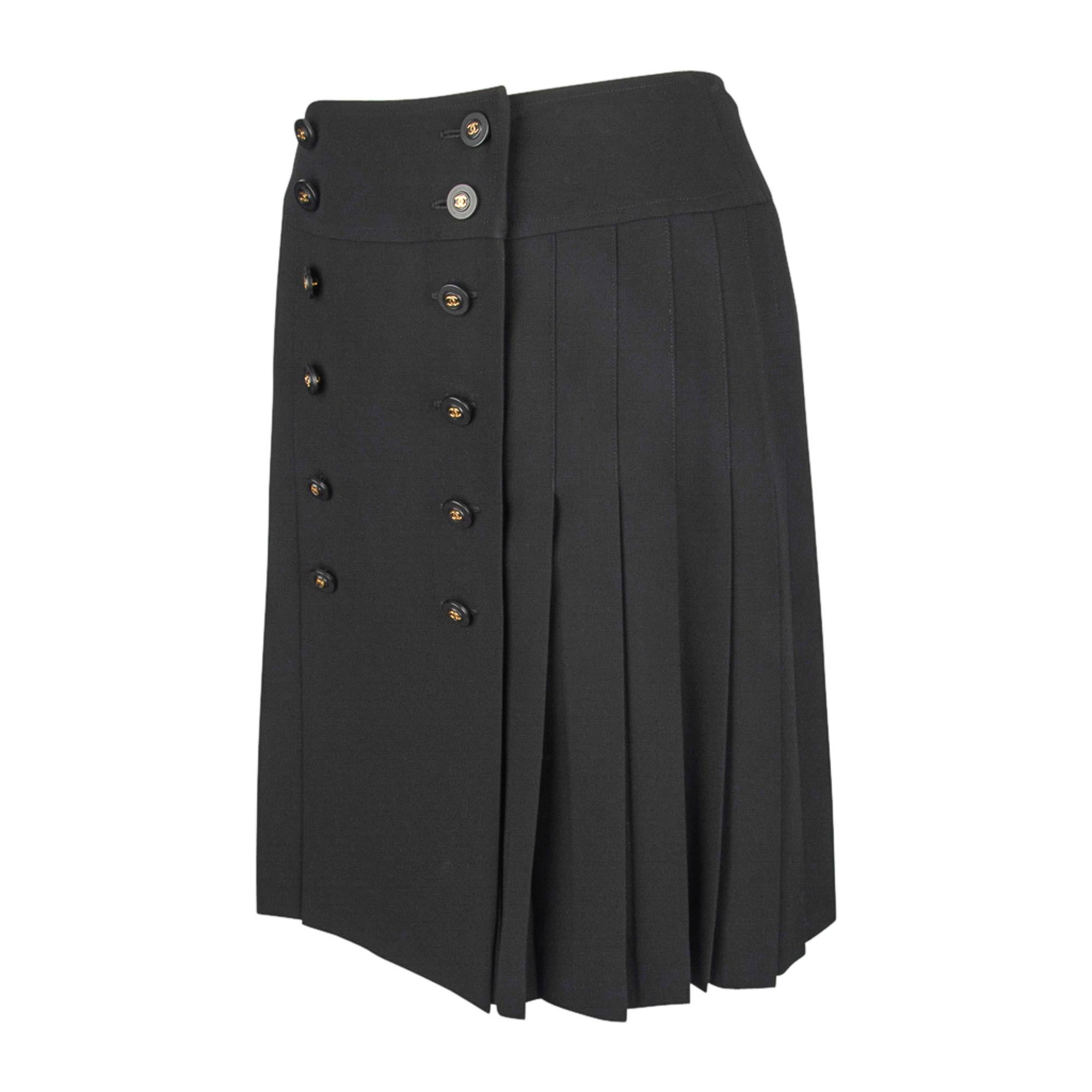 Chanel Vintage Skirt Pleated Double Row CC Buttons 40 / 6 In Excellent Condition In Miami, FL