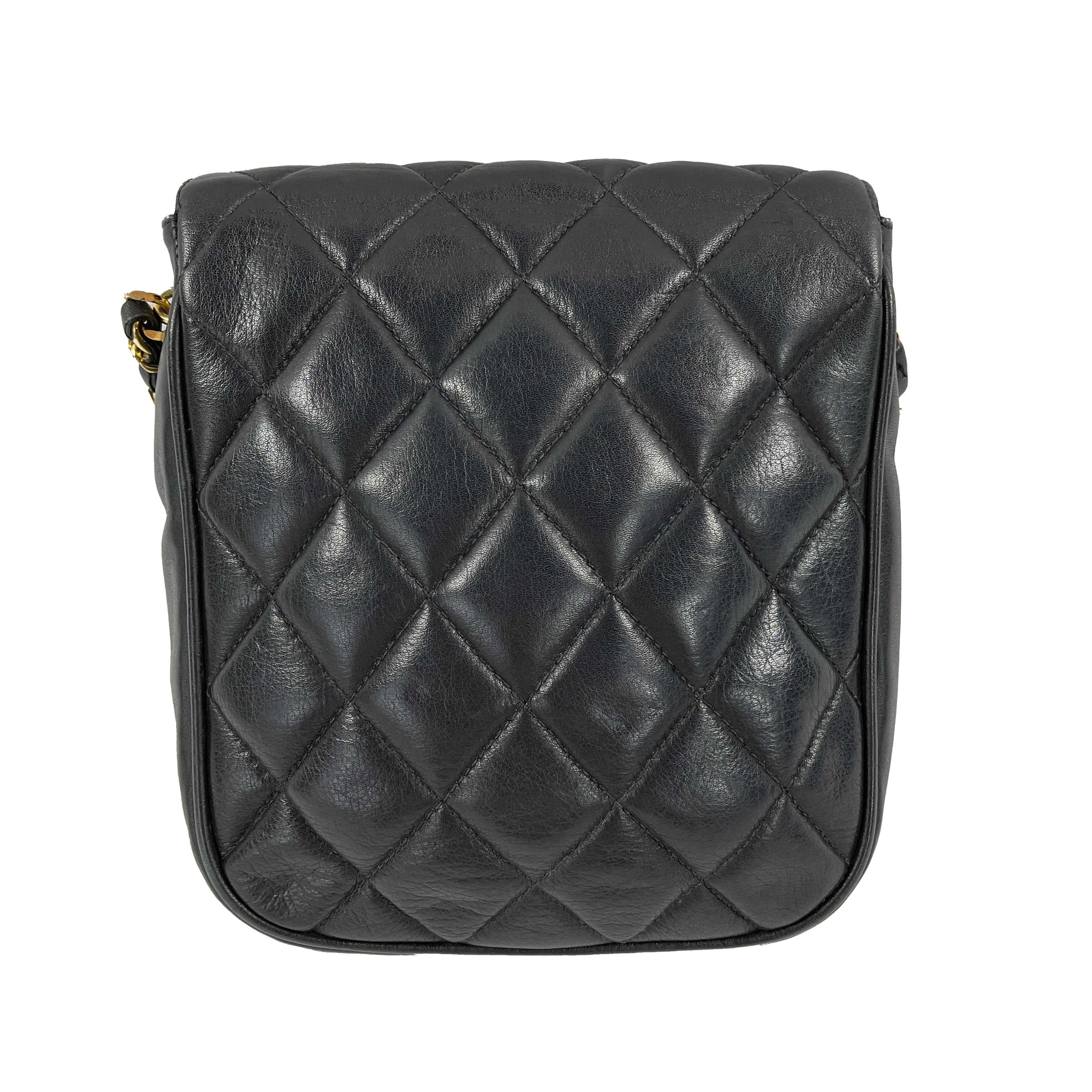 CHANEL - Vintage Small Black Quilted CC Lambskin Flap Crossbody / Shoulder Bag 

Description

Vintage.
Late 80s-early 90s era.
This lambskin leather quilted small flap bag can be worn crossbody or on the shoulder.
One zip pocket inside.
CC logo turn