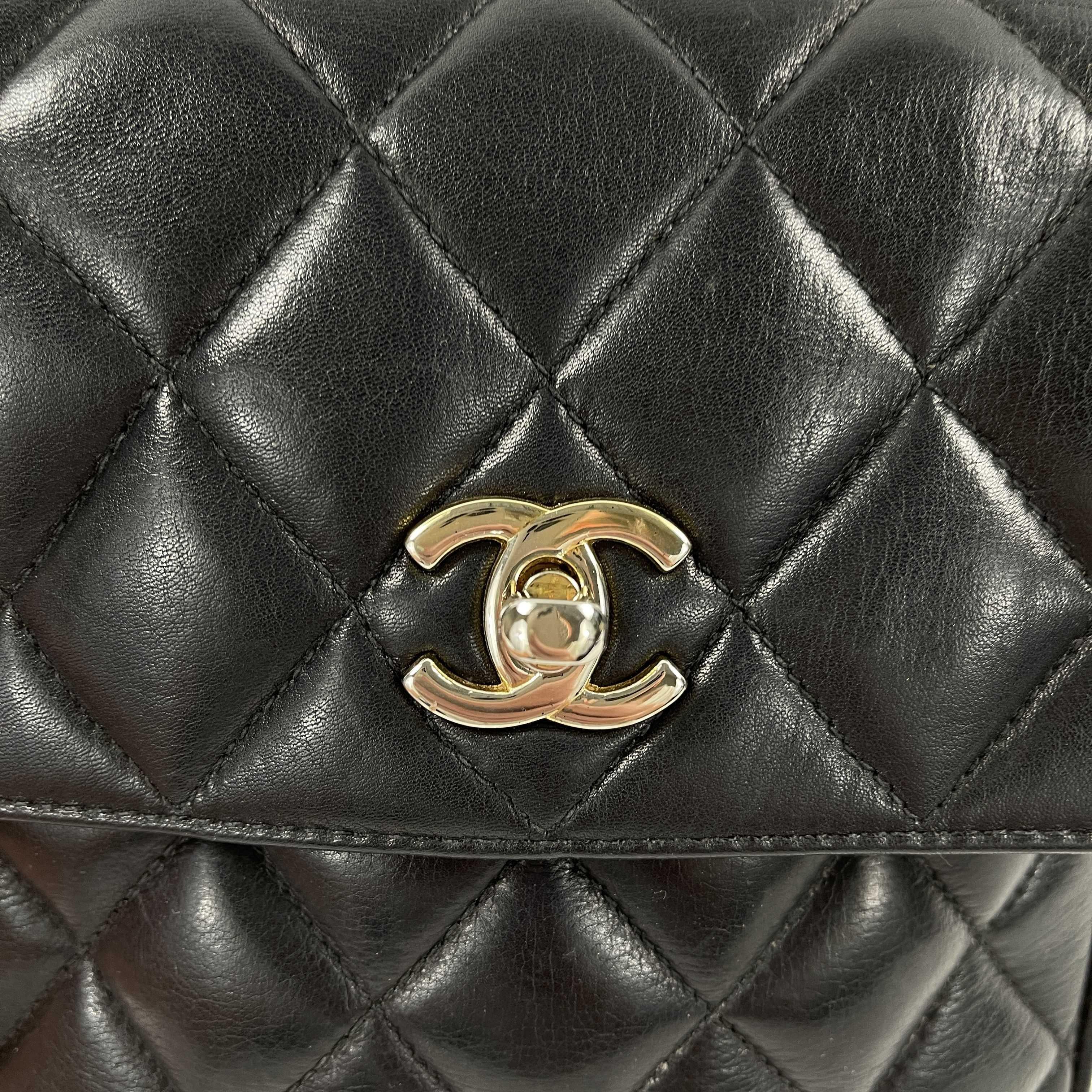 CHANEL Vintage Small Black Quilted CC Lambskin Flap Crossbody / Shoulder Bag 5