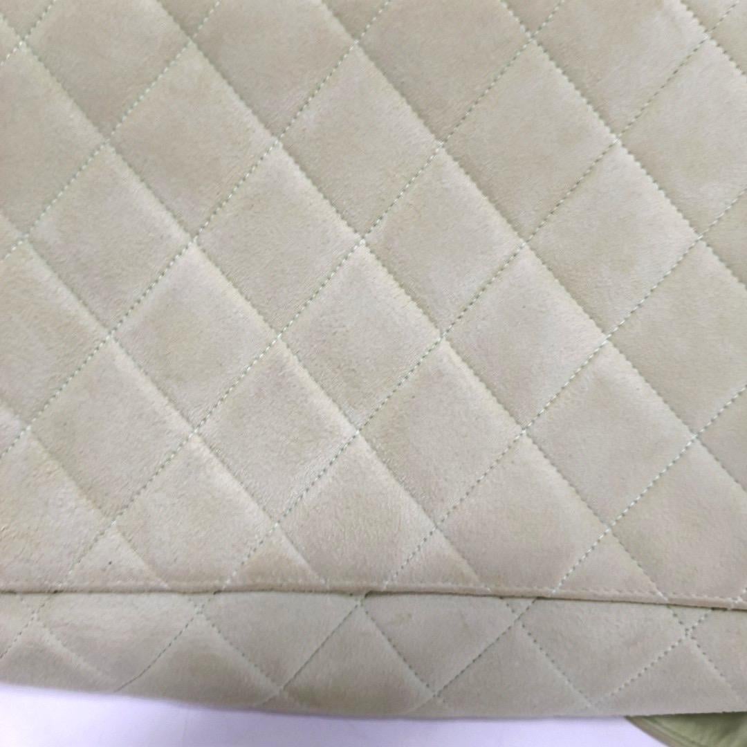 Chanel Vintage Small Flap Crossbody Bag Green Suede Leather, 1991-1994 For Sale 8