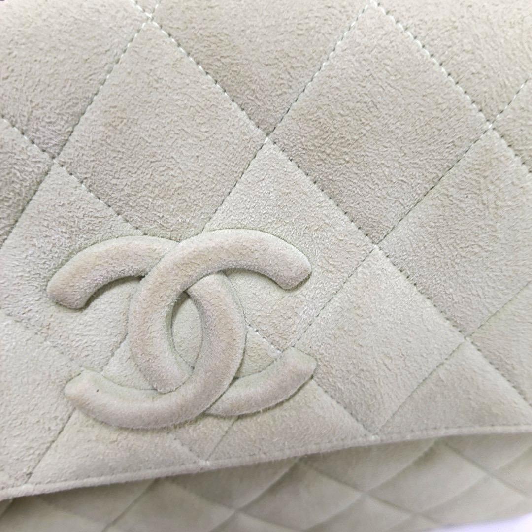 Chanel Vintage Small Flap Crossbody Bag Green Suede Leather, 1991-1994 For Sale 2