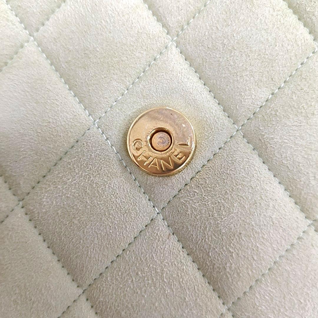 Chanel Vintage Small Flap Crossbody Bag Green Suede Leather, 1991-1994 For Sale 3
