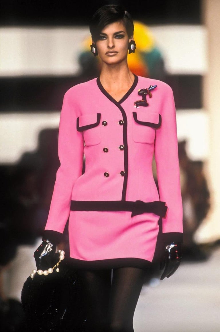 For Sale on 1stDibs - Iconic pink suit from the Chanel Spring 1991  collection. As seen on Linda Evangelist… in 2023