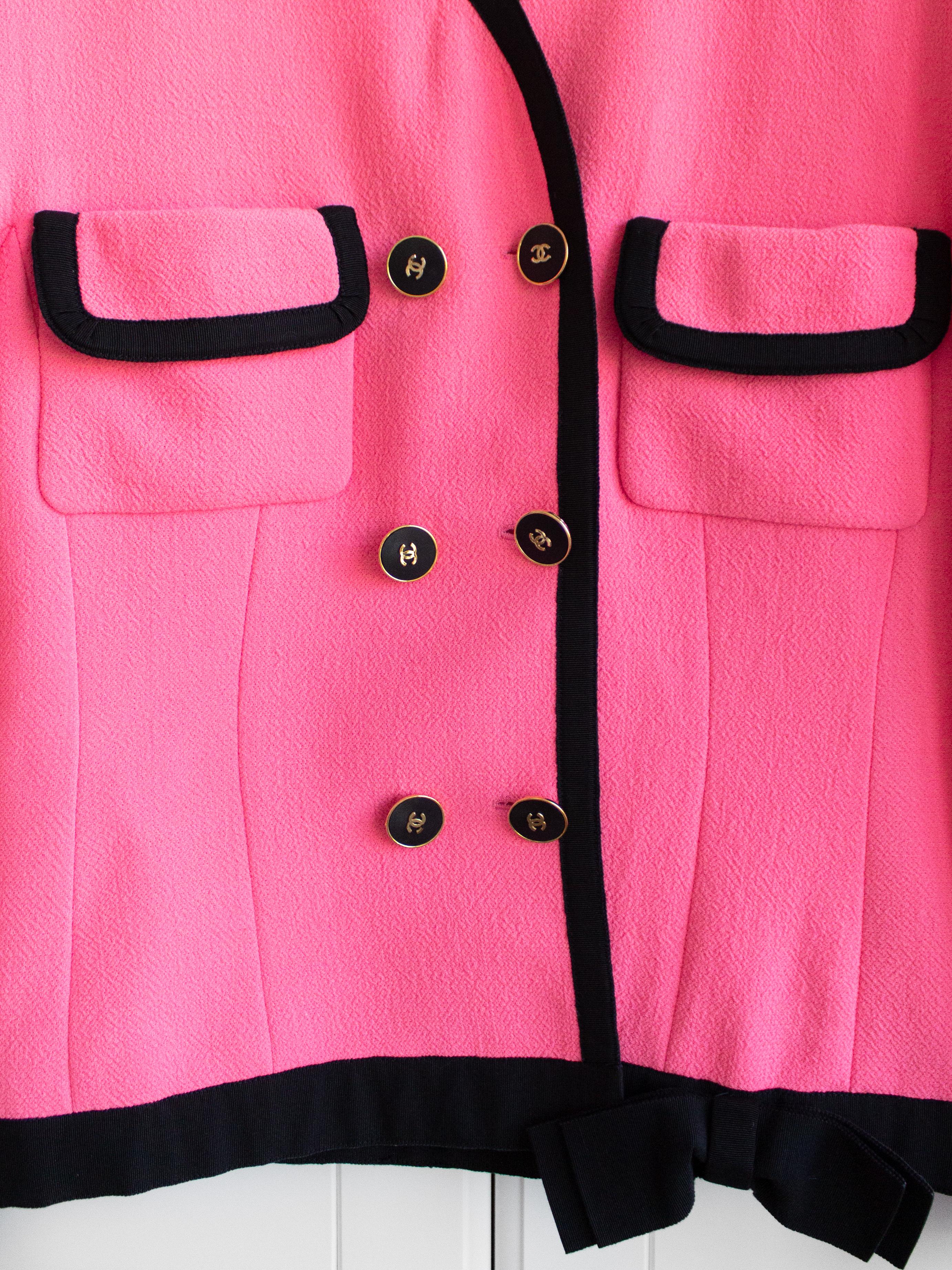 Chanel Vintage Spring 1991 Linda Pink Black Bow Jacket Skirt Suit In Fair Condition In Jersey City, NJ